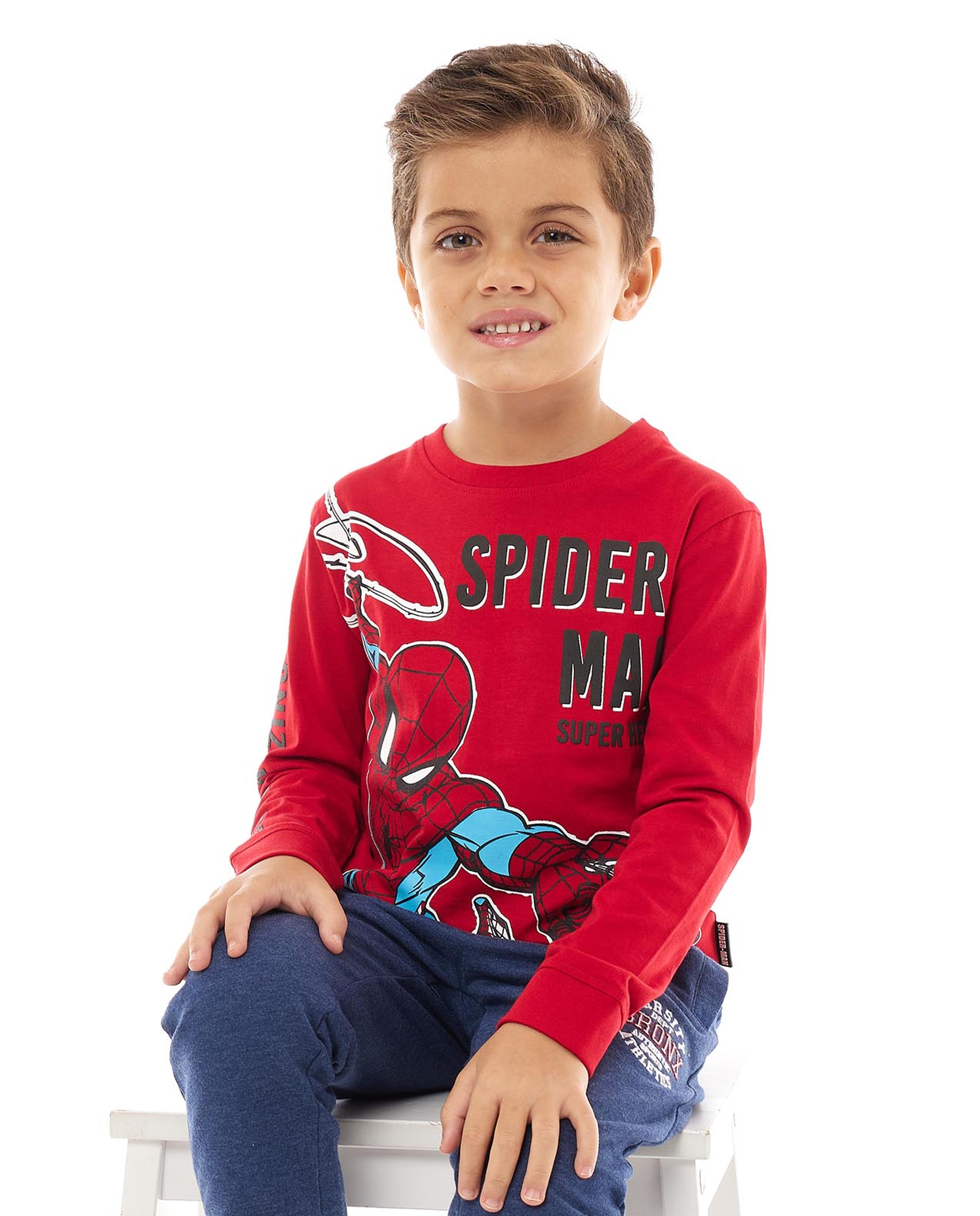 تيشيرت بطبعة وياقة مستديرة وأكمام طويلة