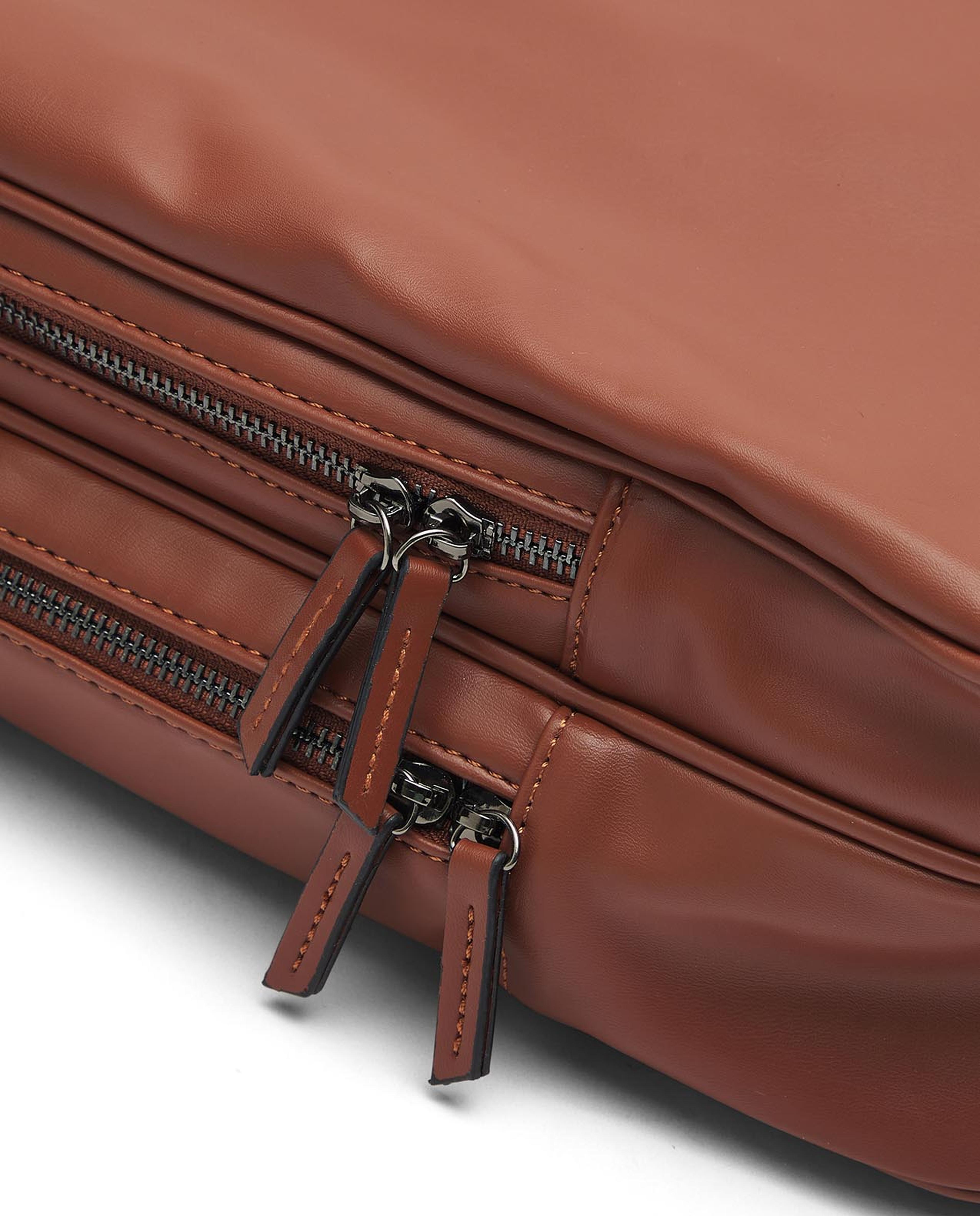 حقيبة ظهر بسحاب