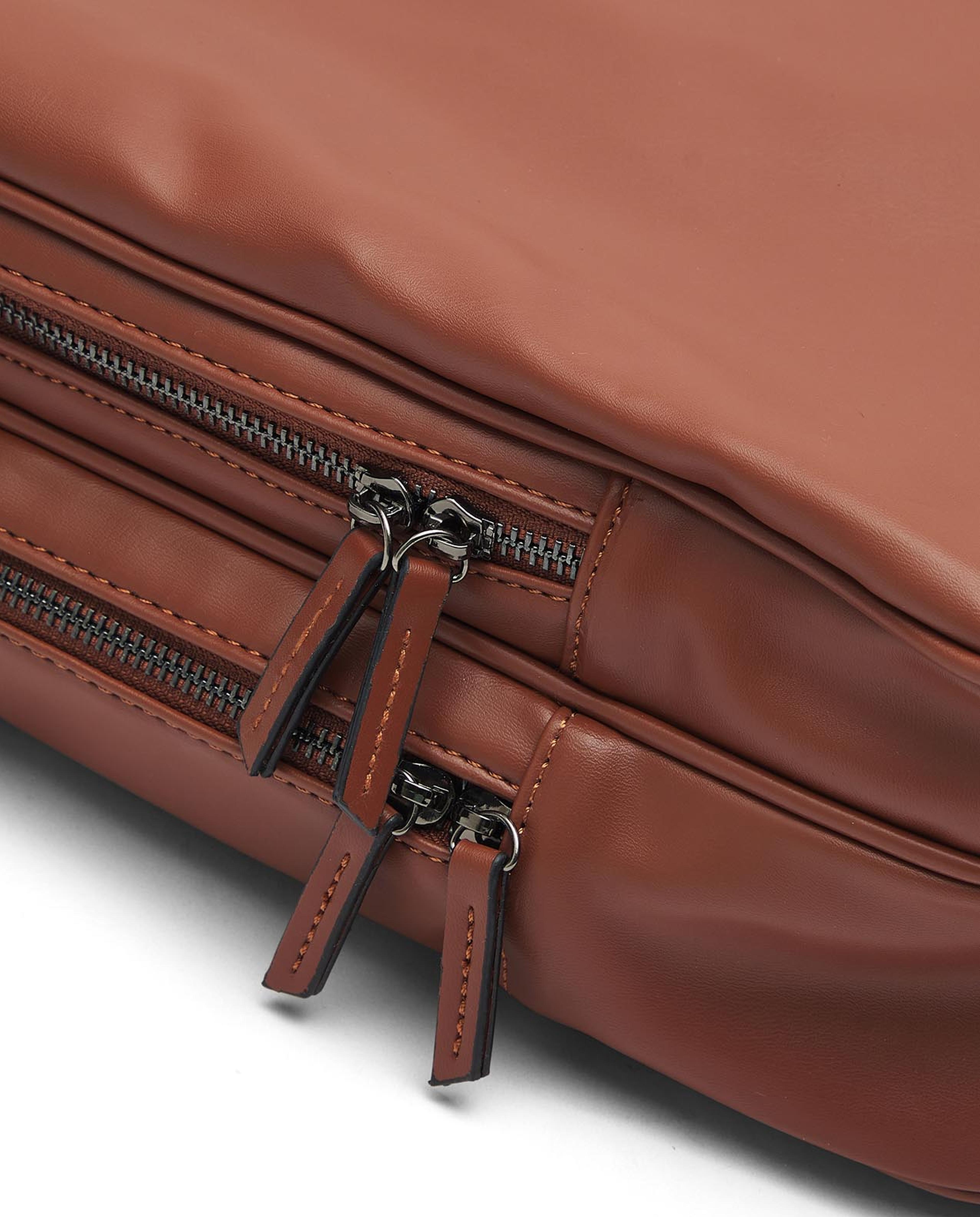 حقيبة ظهر بسحاب