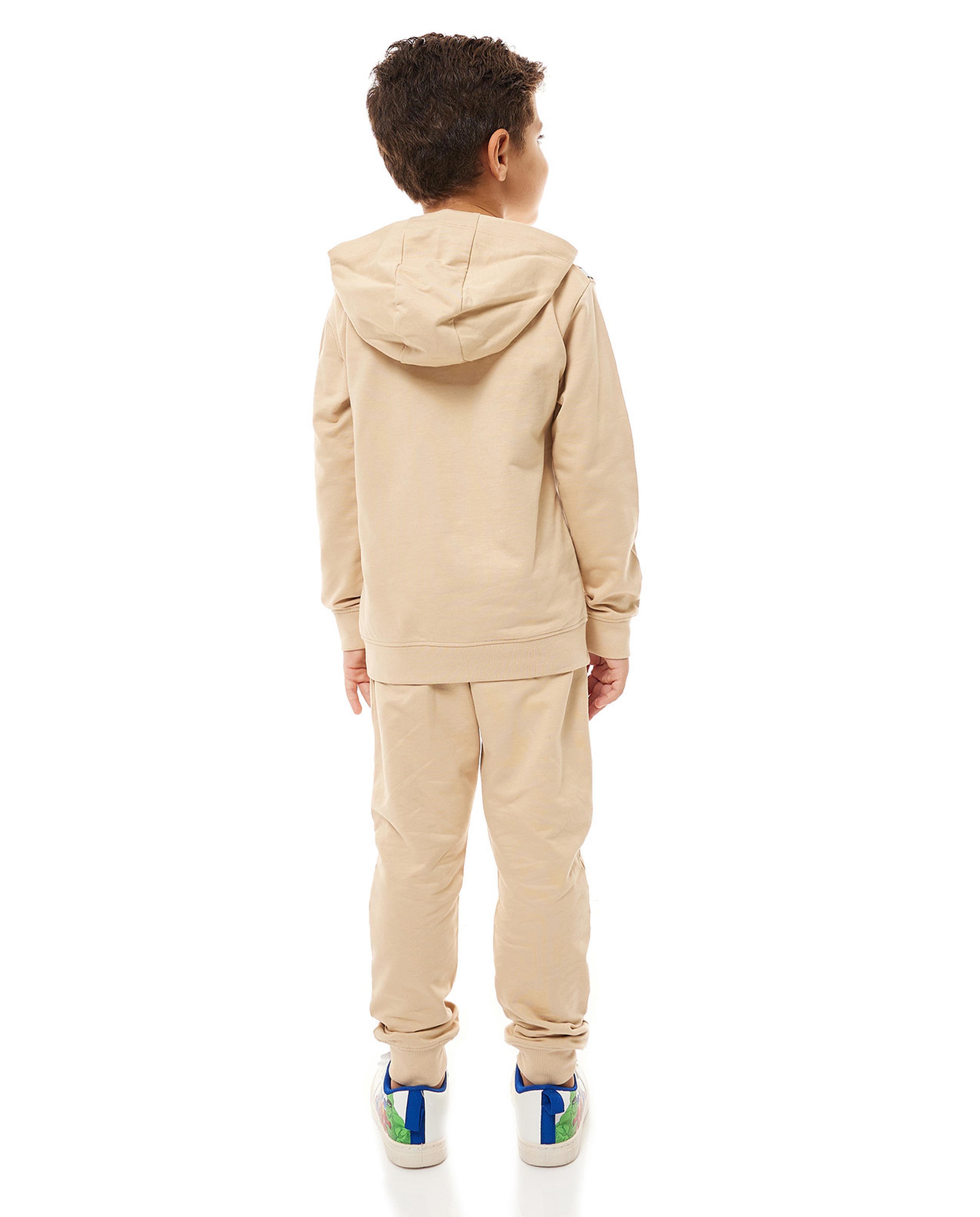 طقم ملابس بهودي وطبعة لوني تونز