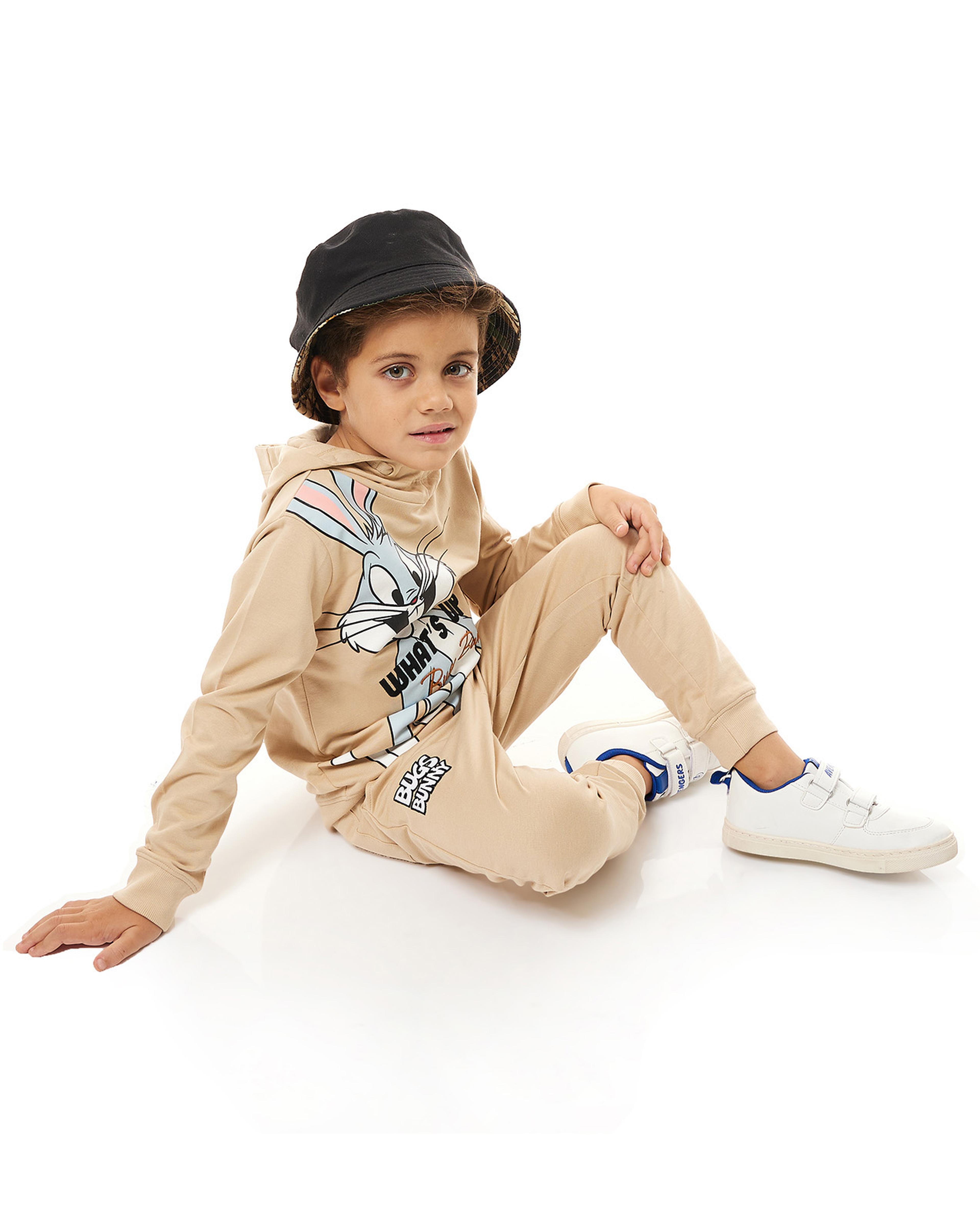 طقم ملابس بهودي وطبعة لوني تونز