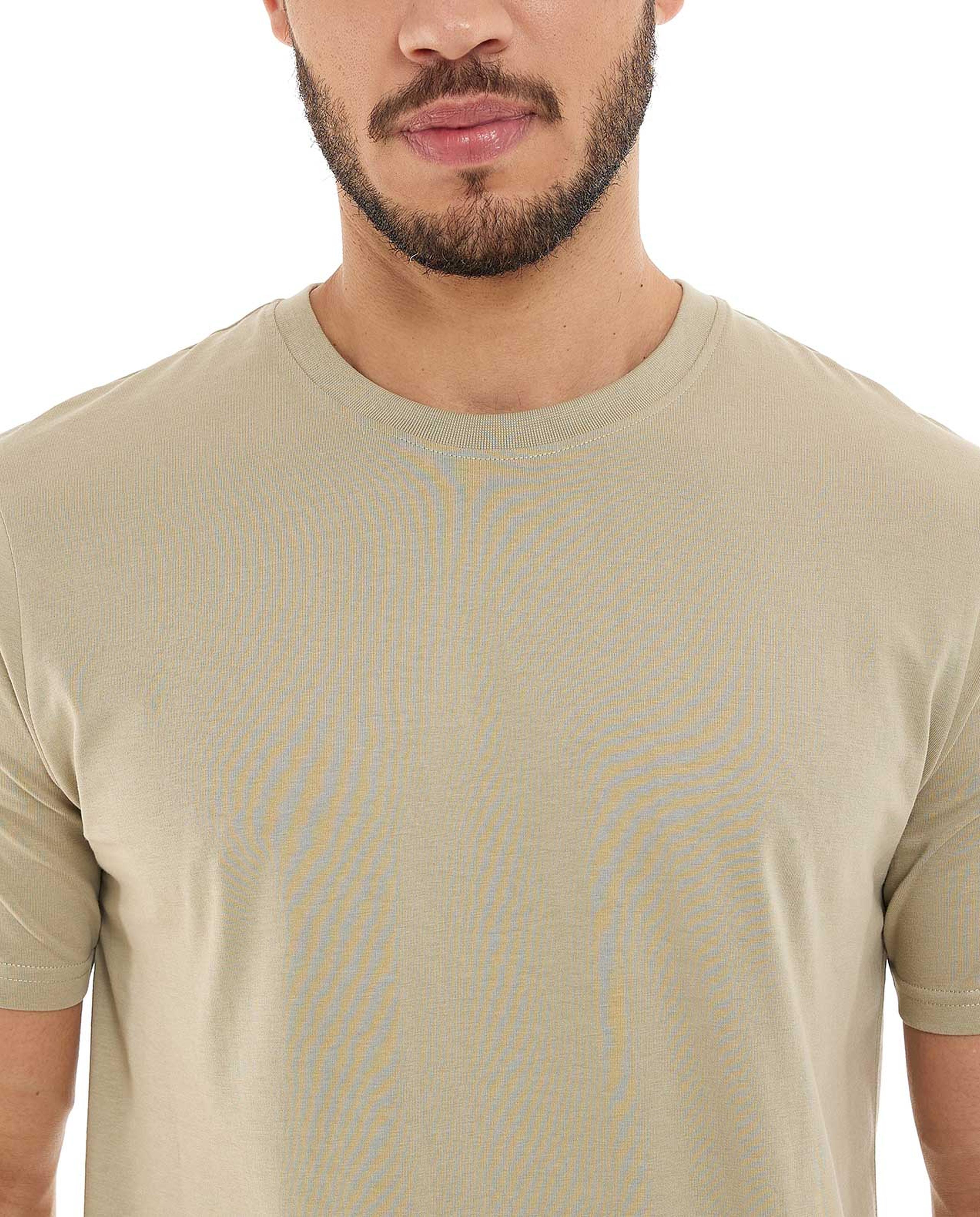 تيشيرت سادة بأكمام قصيرة ورقبة مستديرة