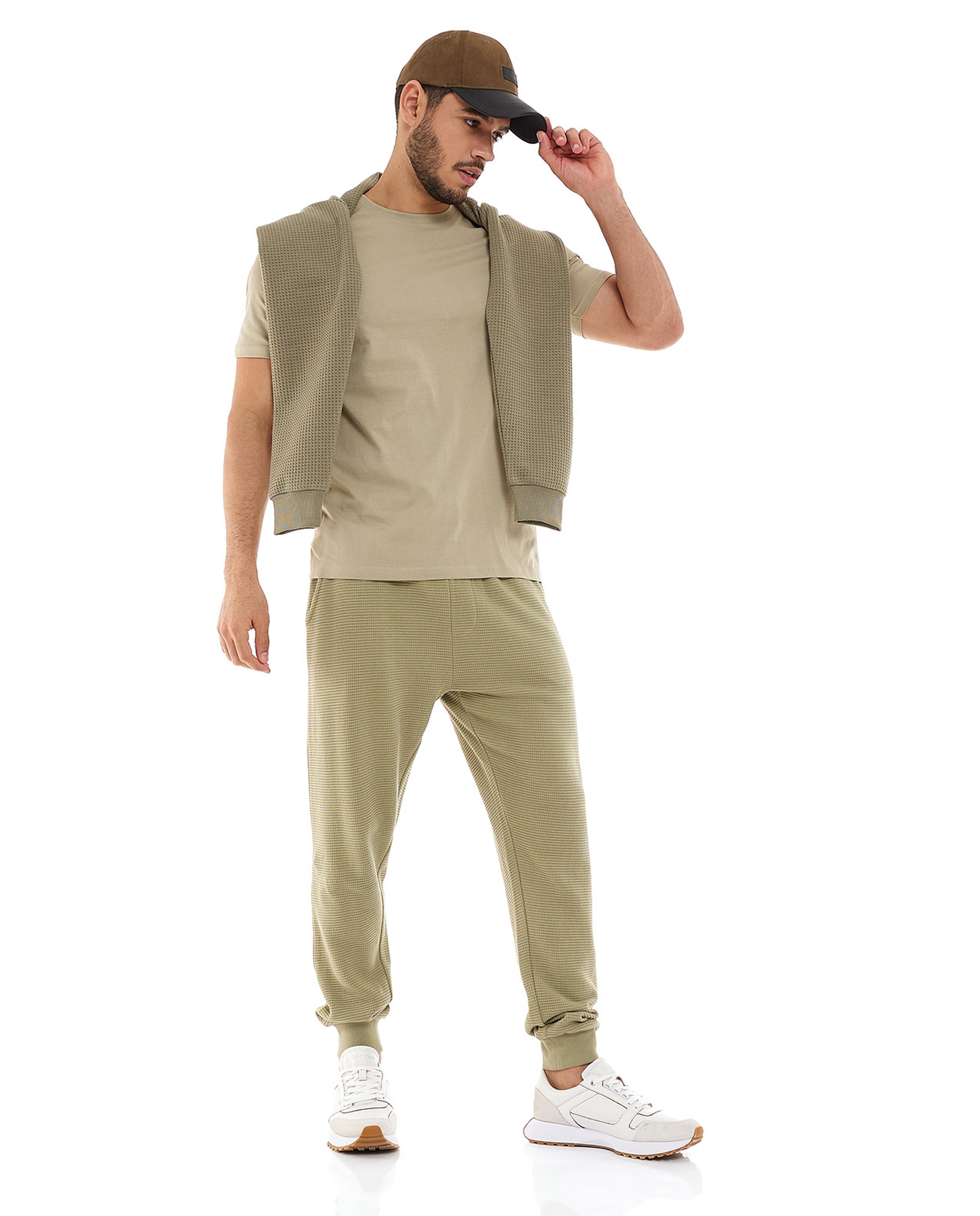 تيشيرت سادة بأكمام قصيرة ورقبة مستديرة