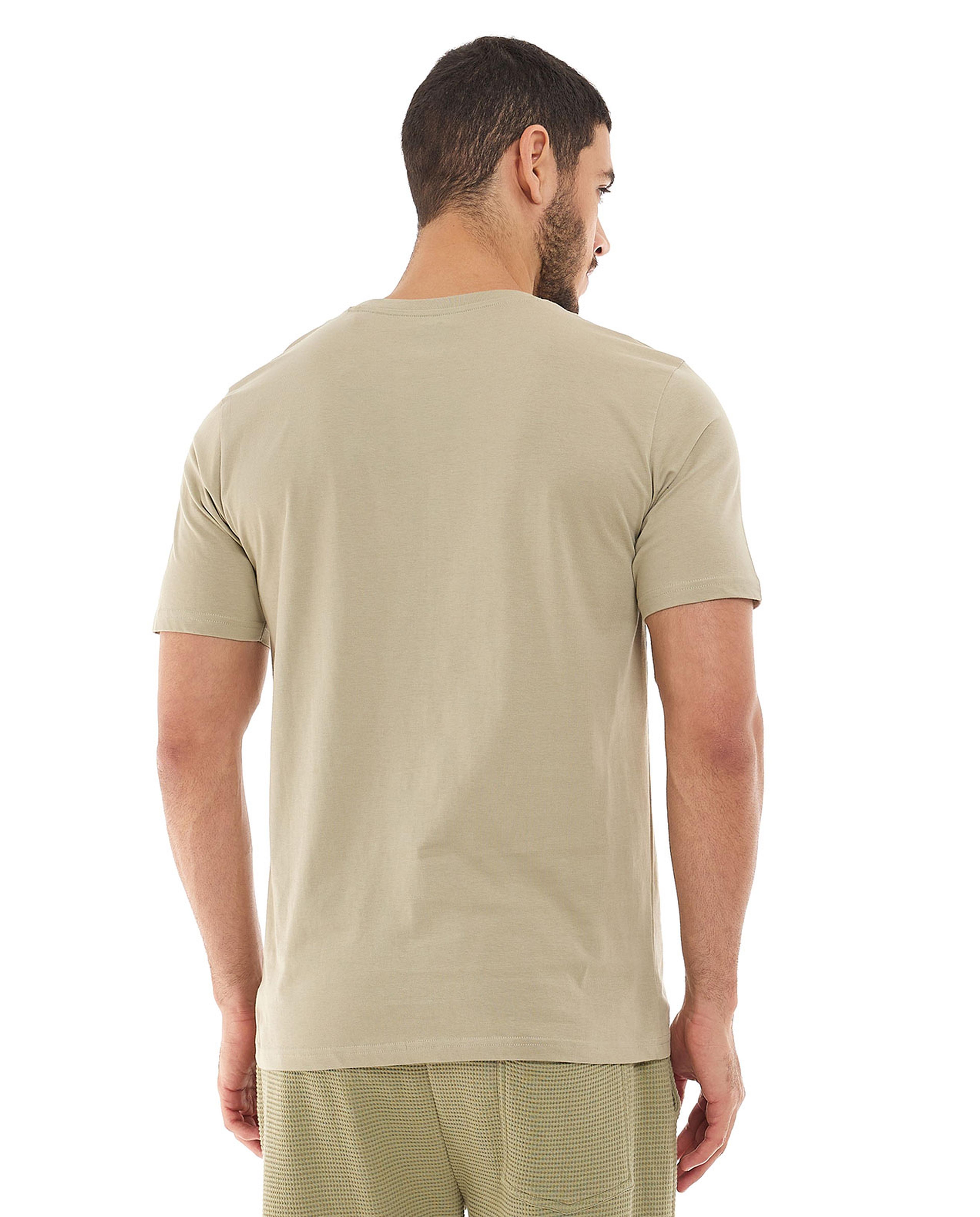 تيشيرت سادة بأكمام قصيرة ورقبة مستديرة