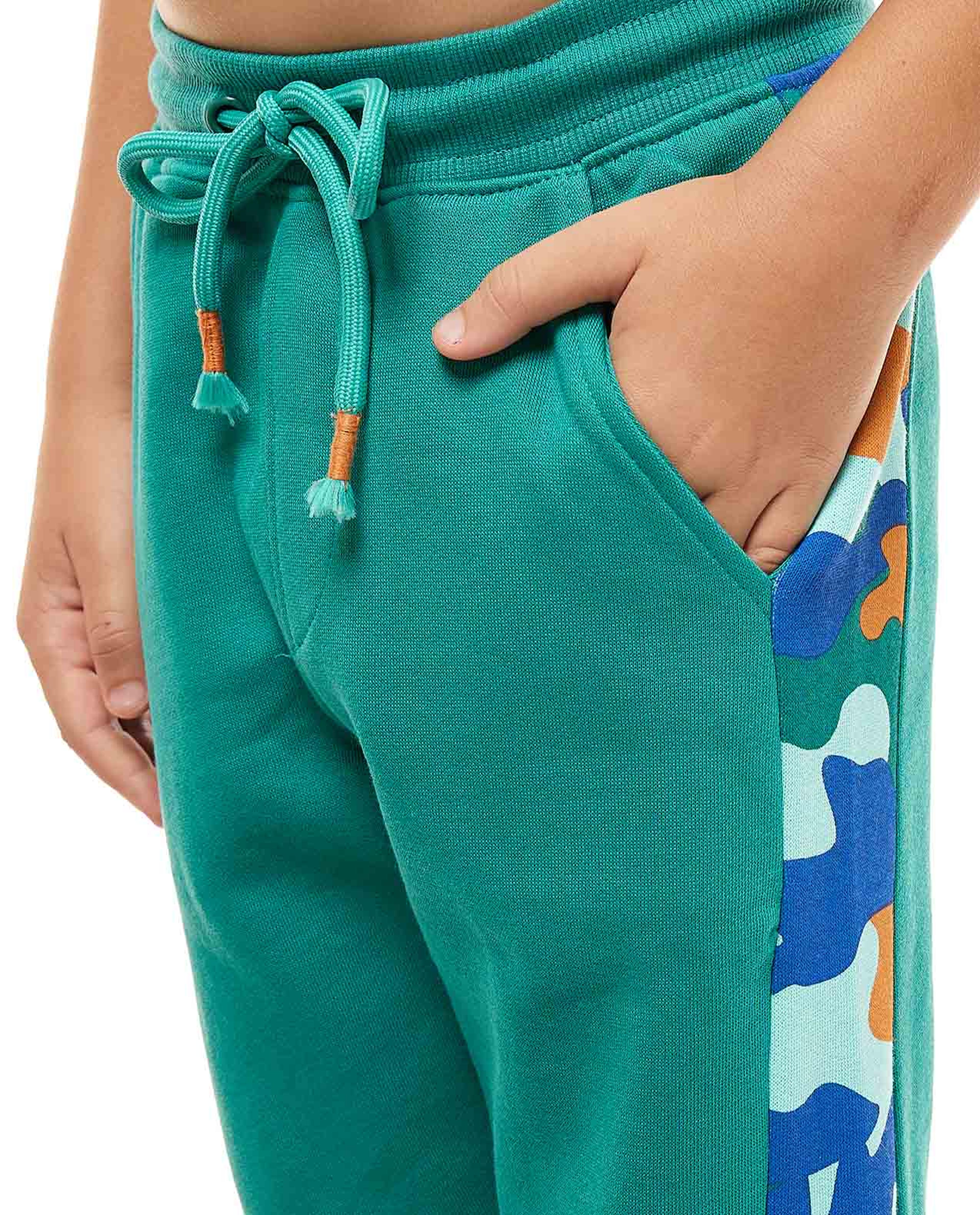 طقم ملابس بهودي وطبعة