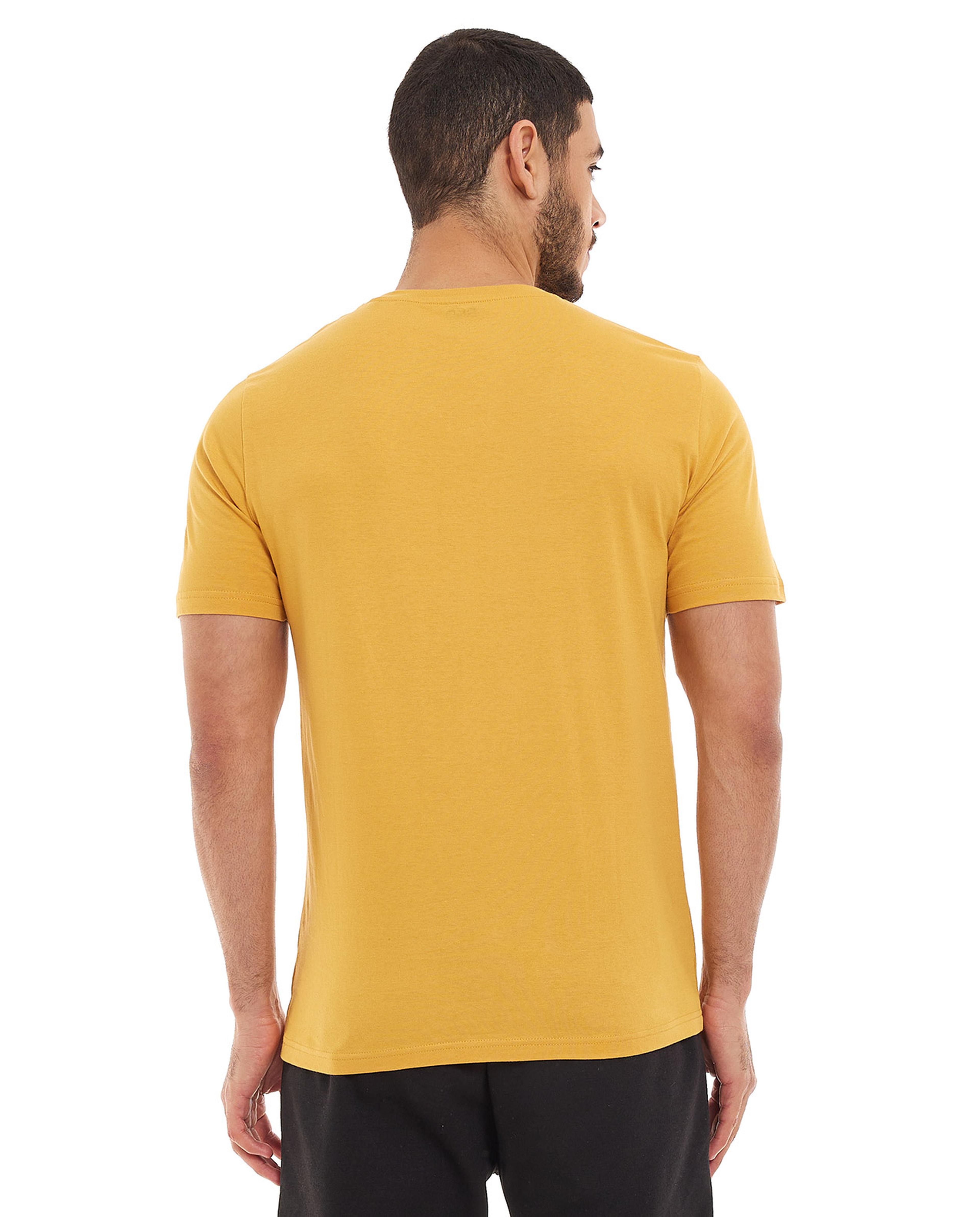 تيشيرت سادة بأكمام قصيرة ورقبة مستديرة