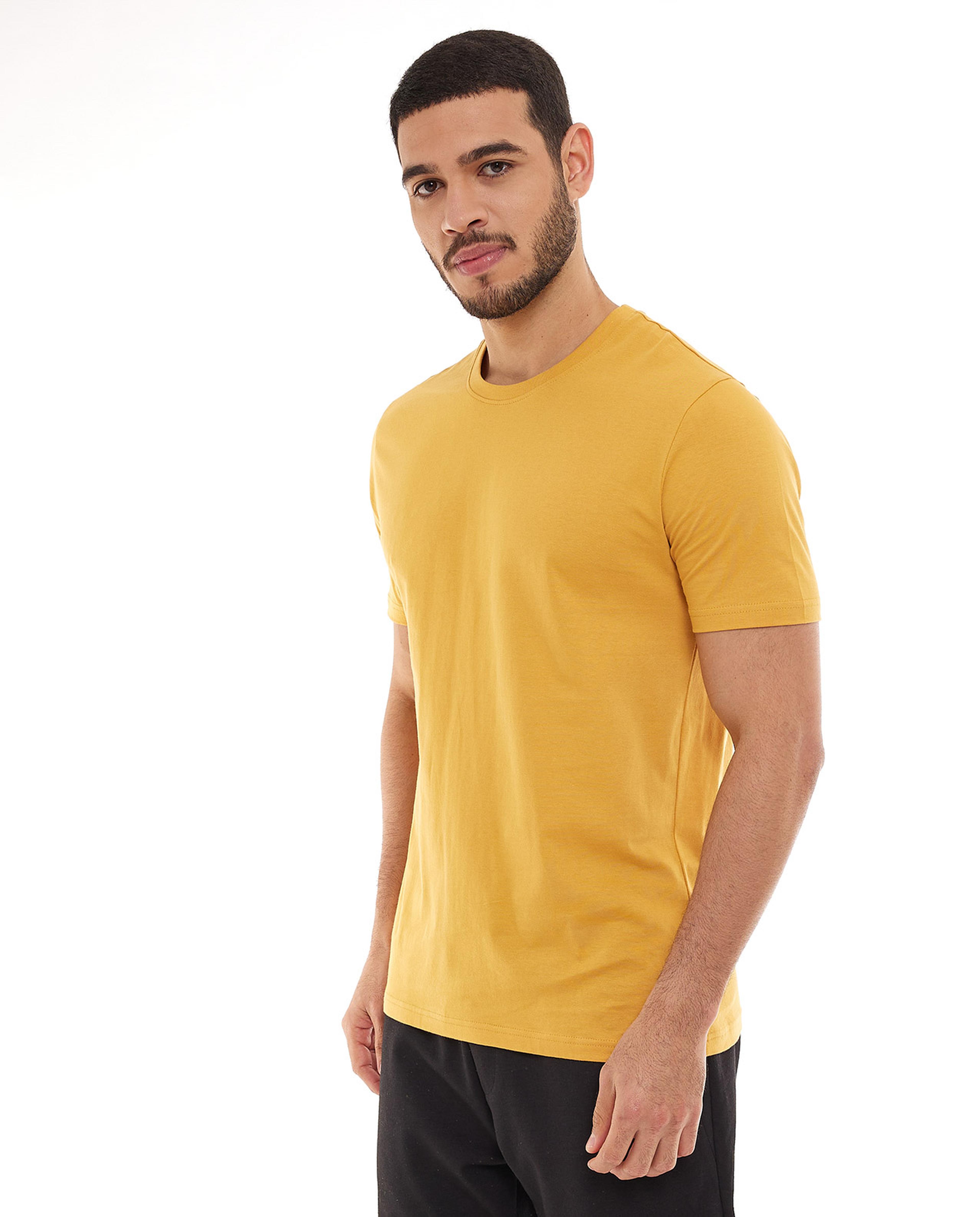 تيشيرت سادة بأكمام قصيرة ورقبة مستديرة