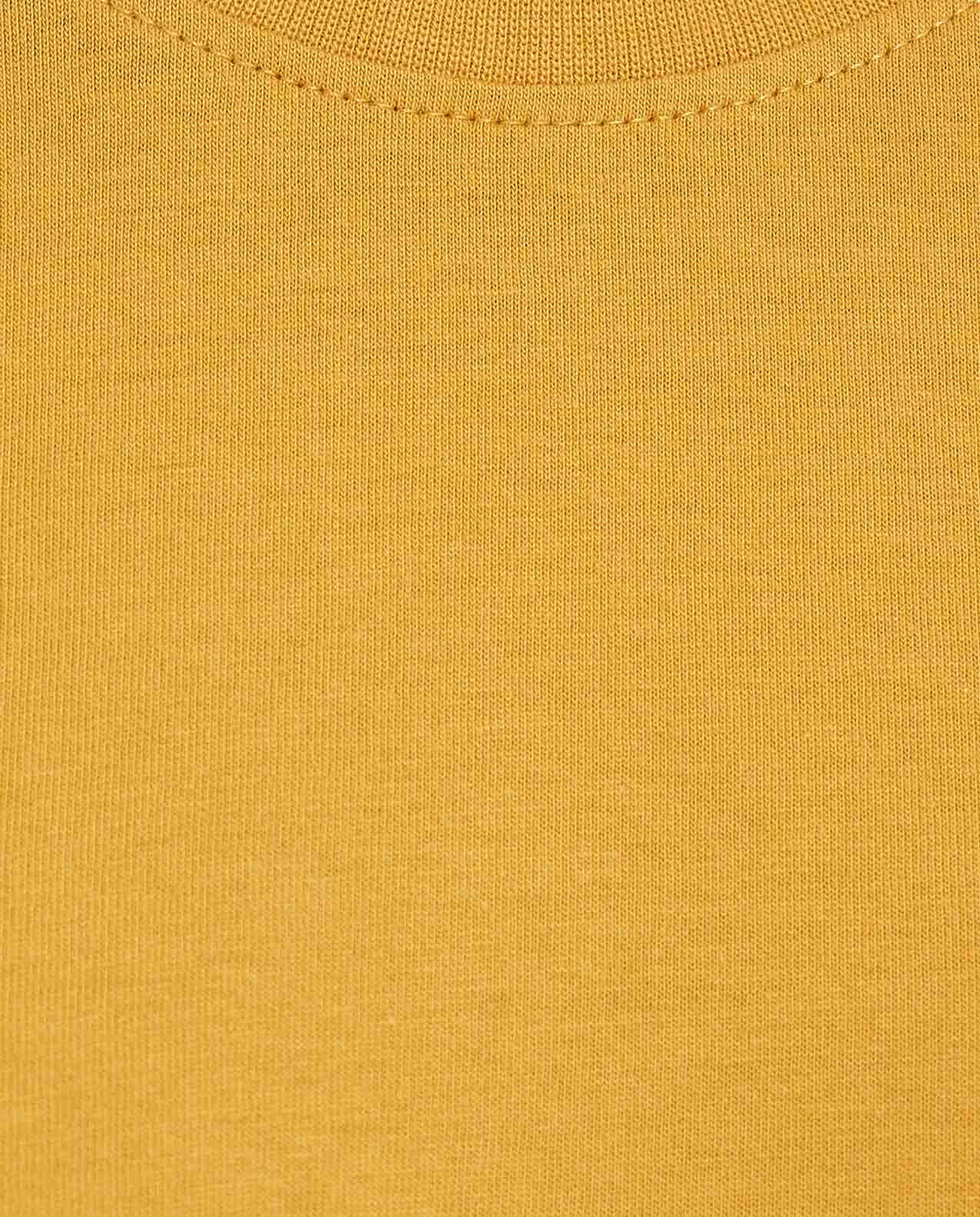 تيشيرت سادة بأكمام قصيرة ورقبة مستديرة