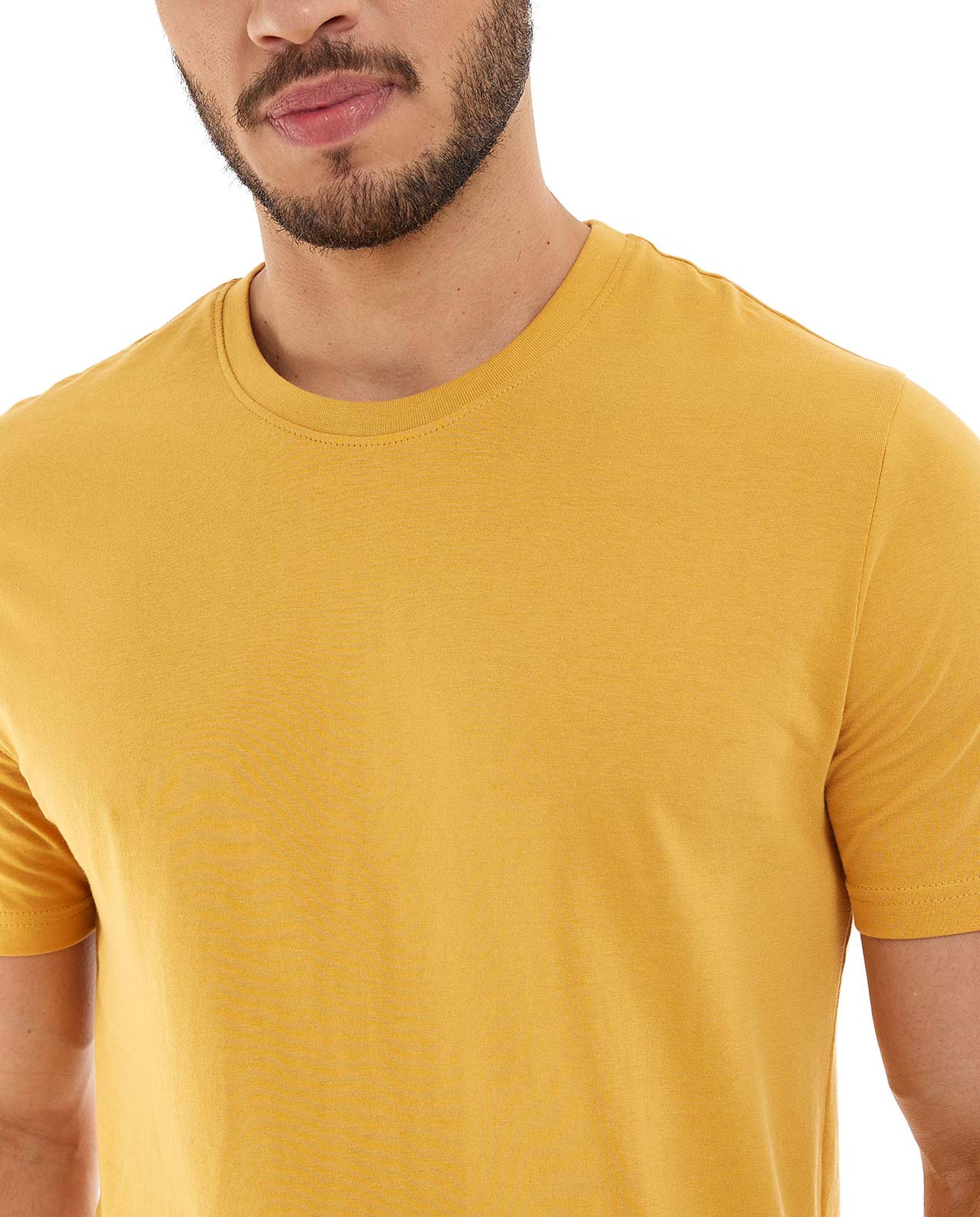تيشيرت سادة بأكمام قصيرة ورقبة مستديرة