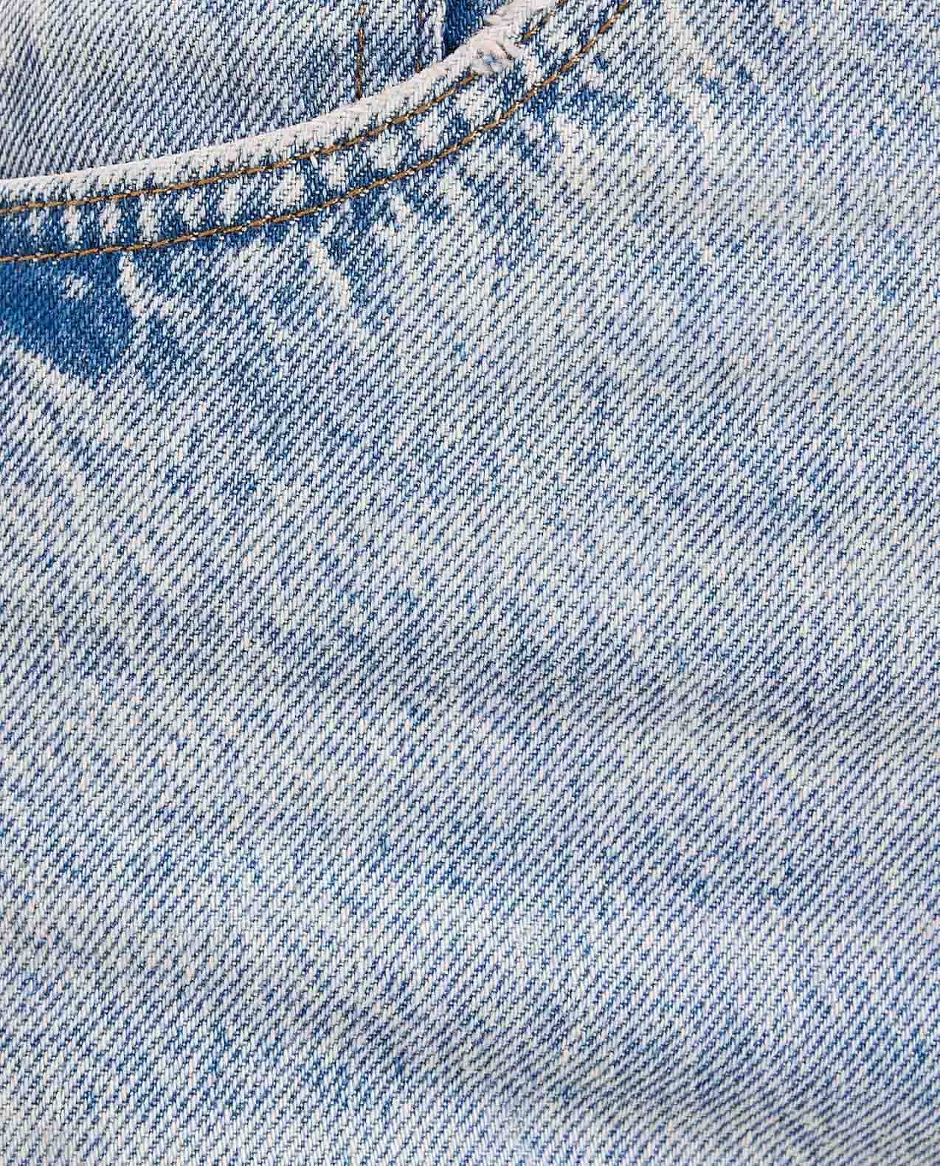 جينز مغسول بساق واسعة