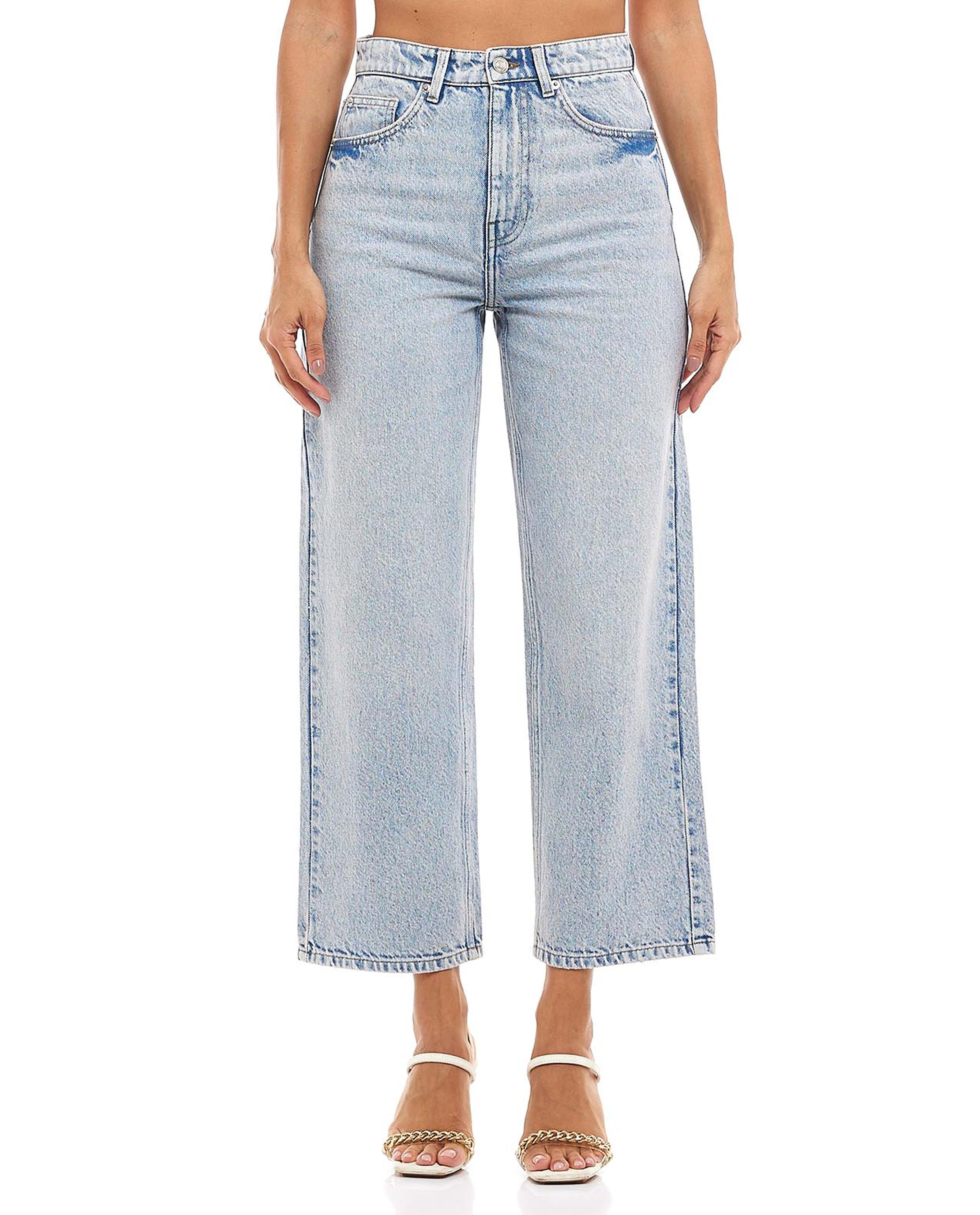 جينز مغسول بساق واسعة