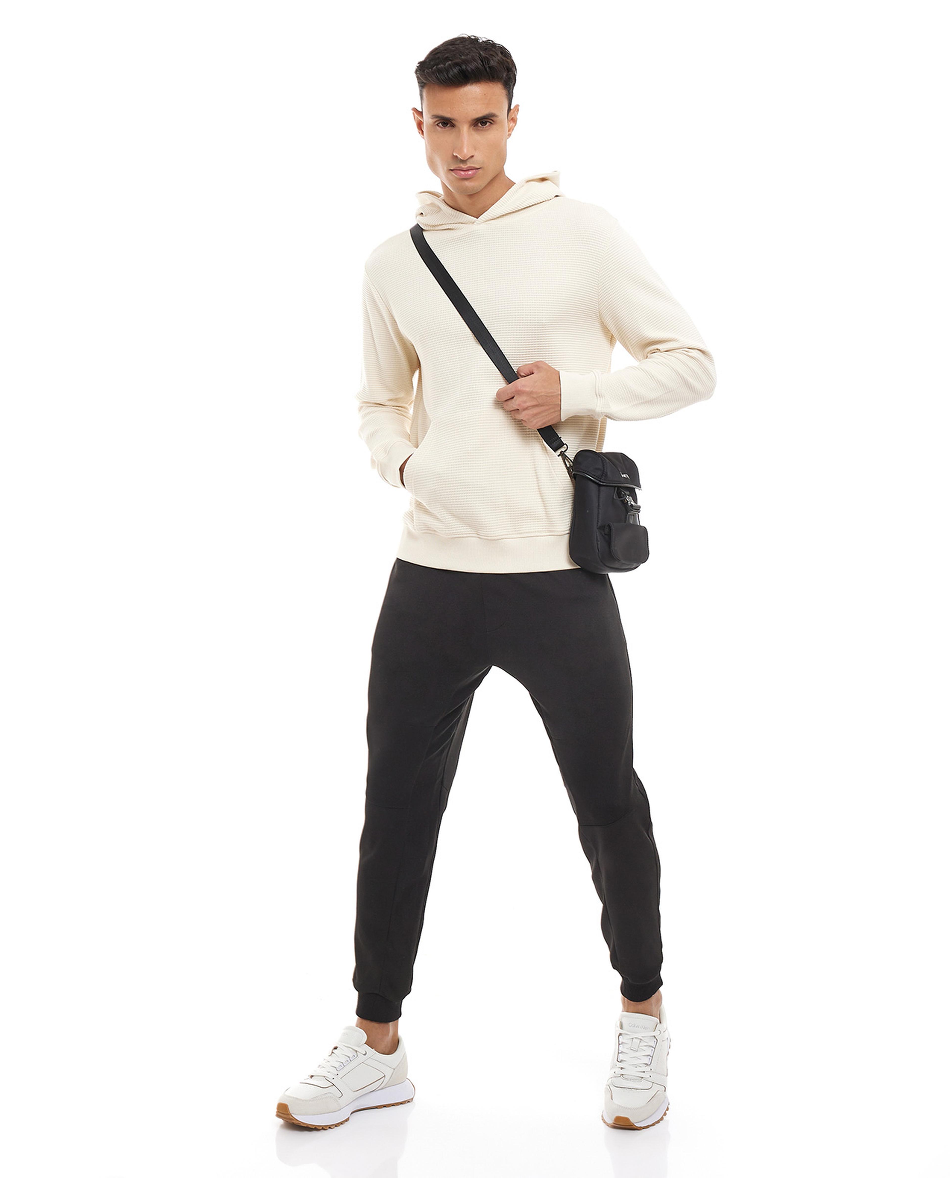 هودي بأكمام طويلة