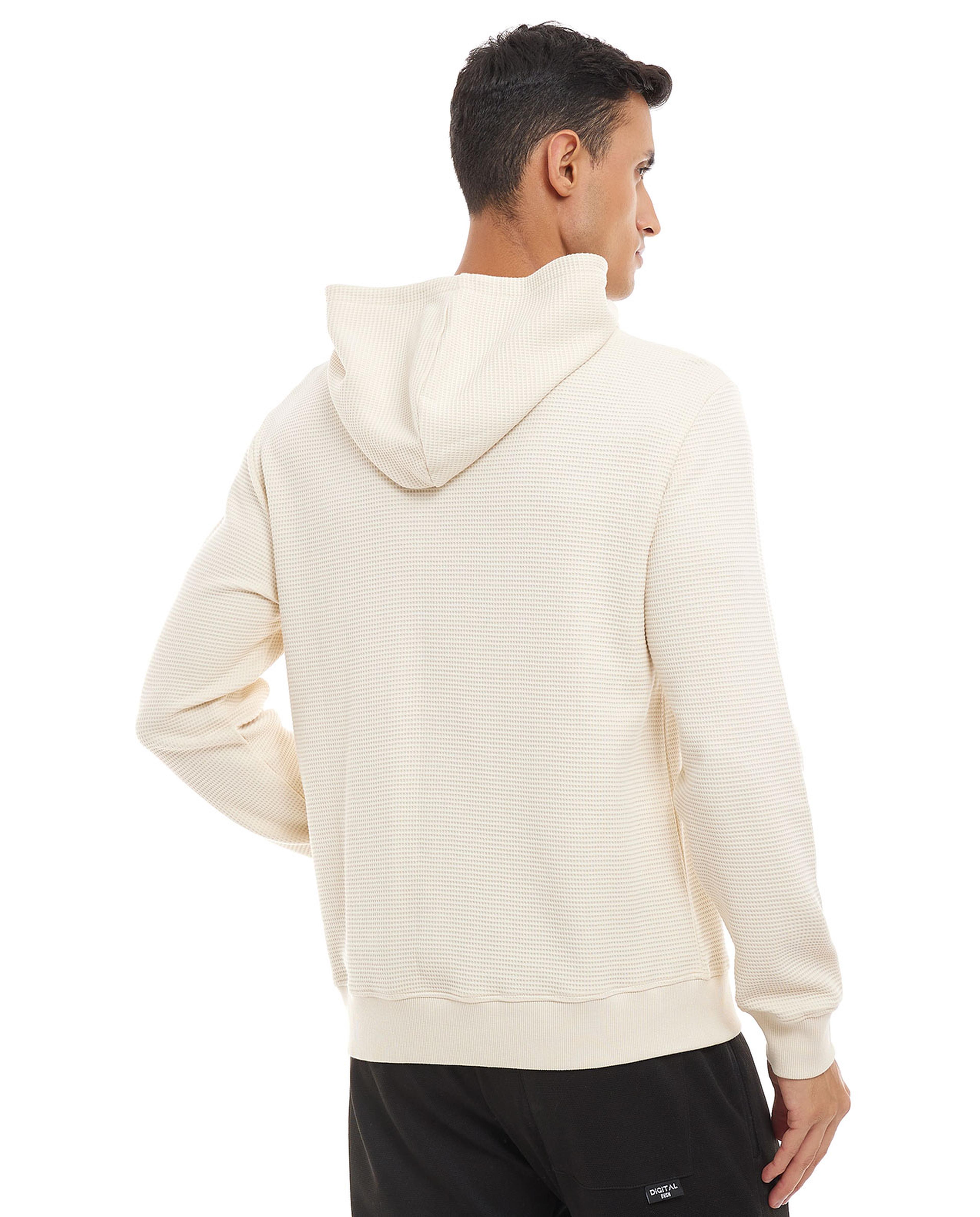 هودي بأكمام طويلة