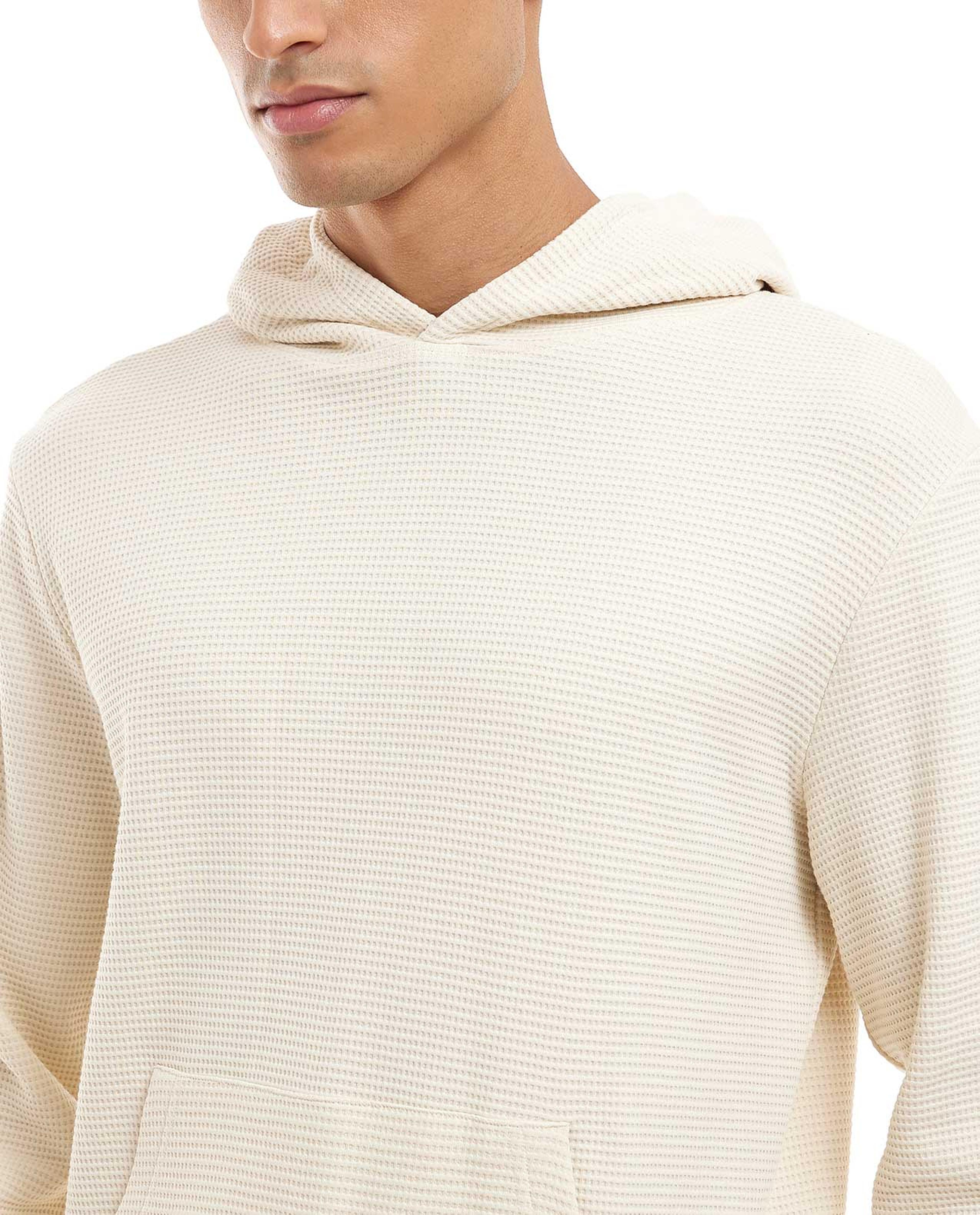 هودي بأكمام طويلة