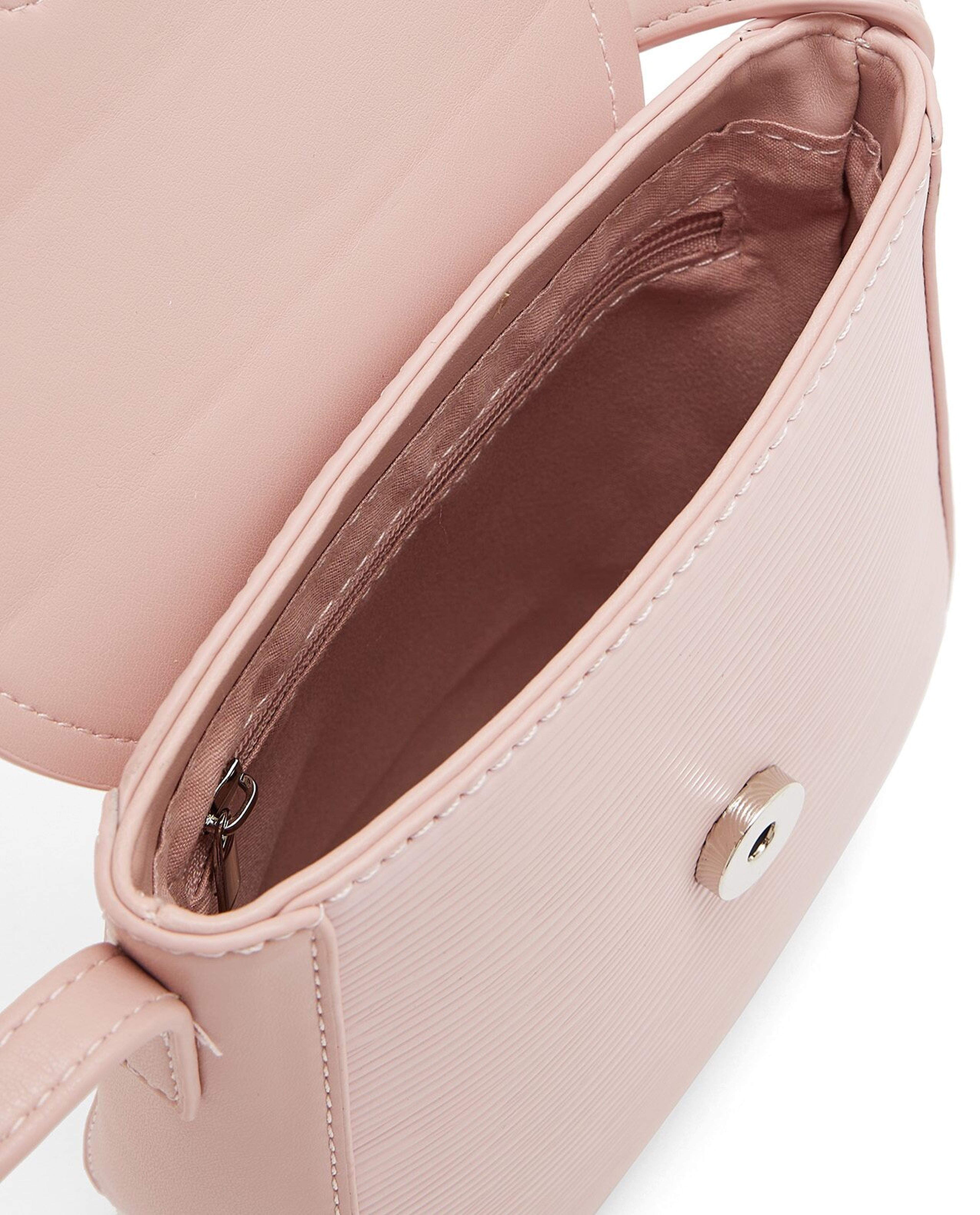 حقيبة كروس بودي بنقشة بارزة