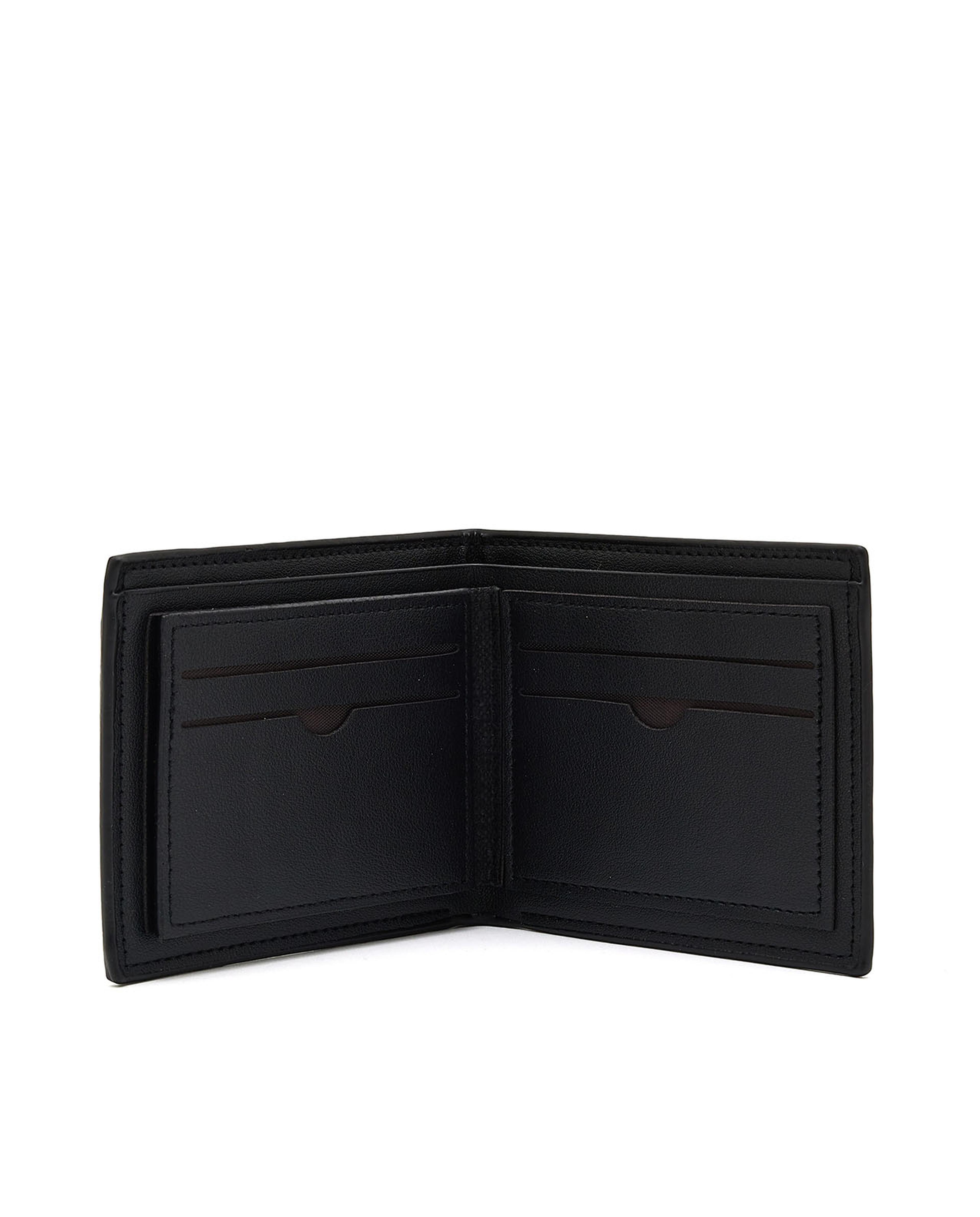 محفظة بنقشة بارزة