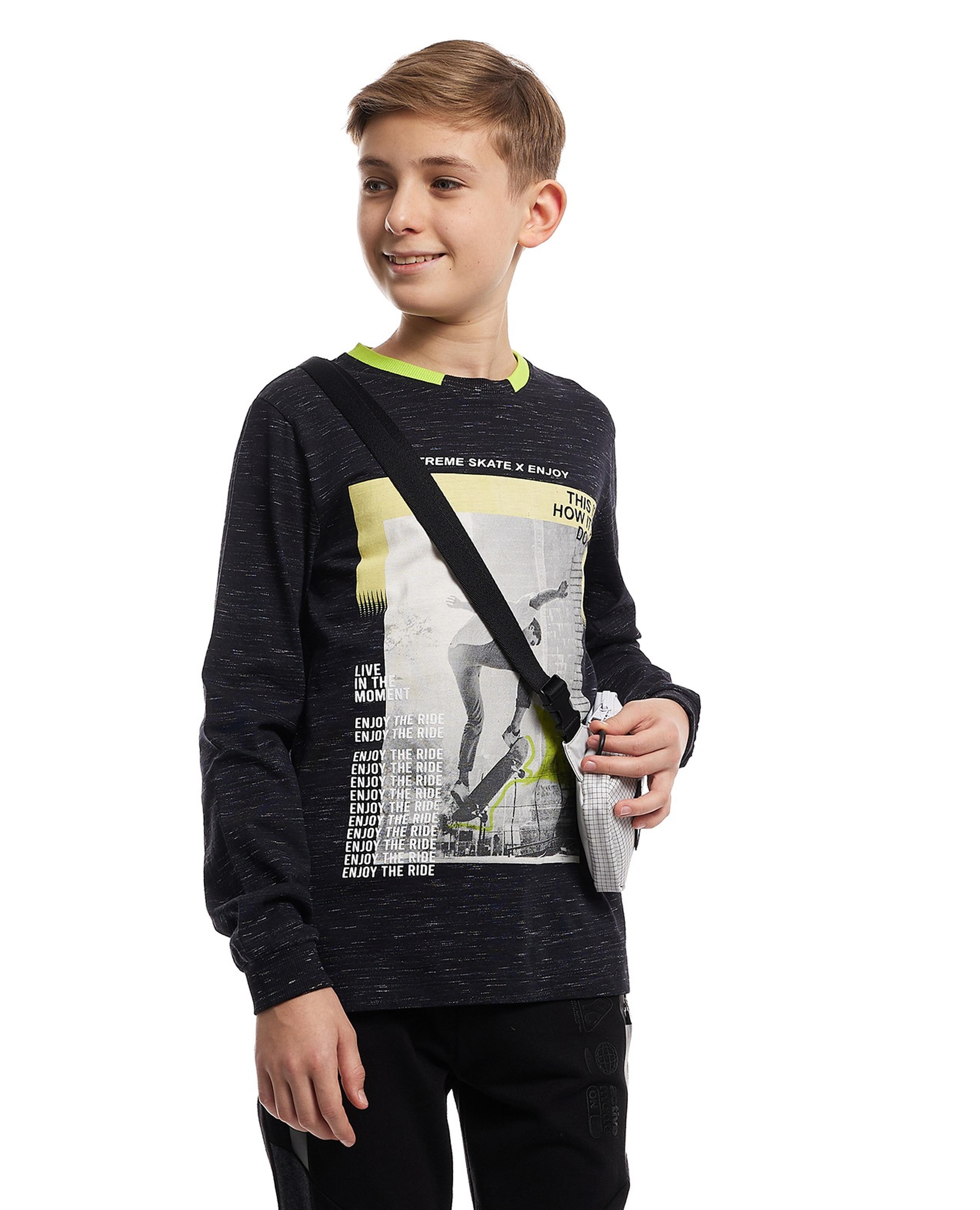 Graphic Print T-Shirt with Crew Neck and Long Sleeves