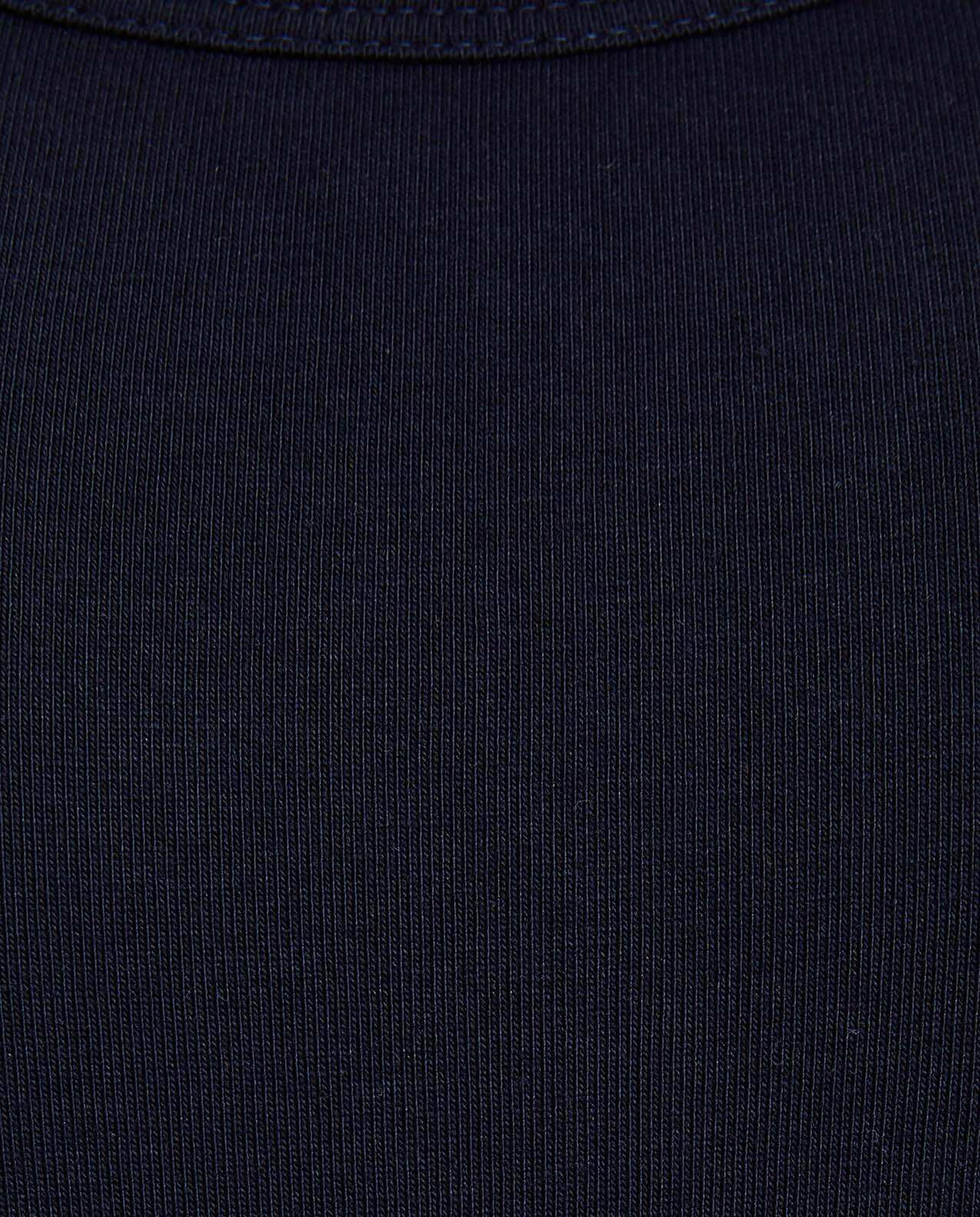 توب بدون أكمام