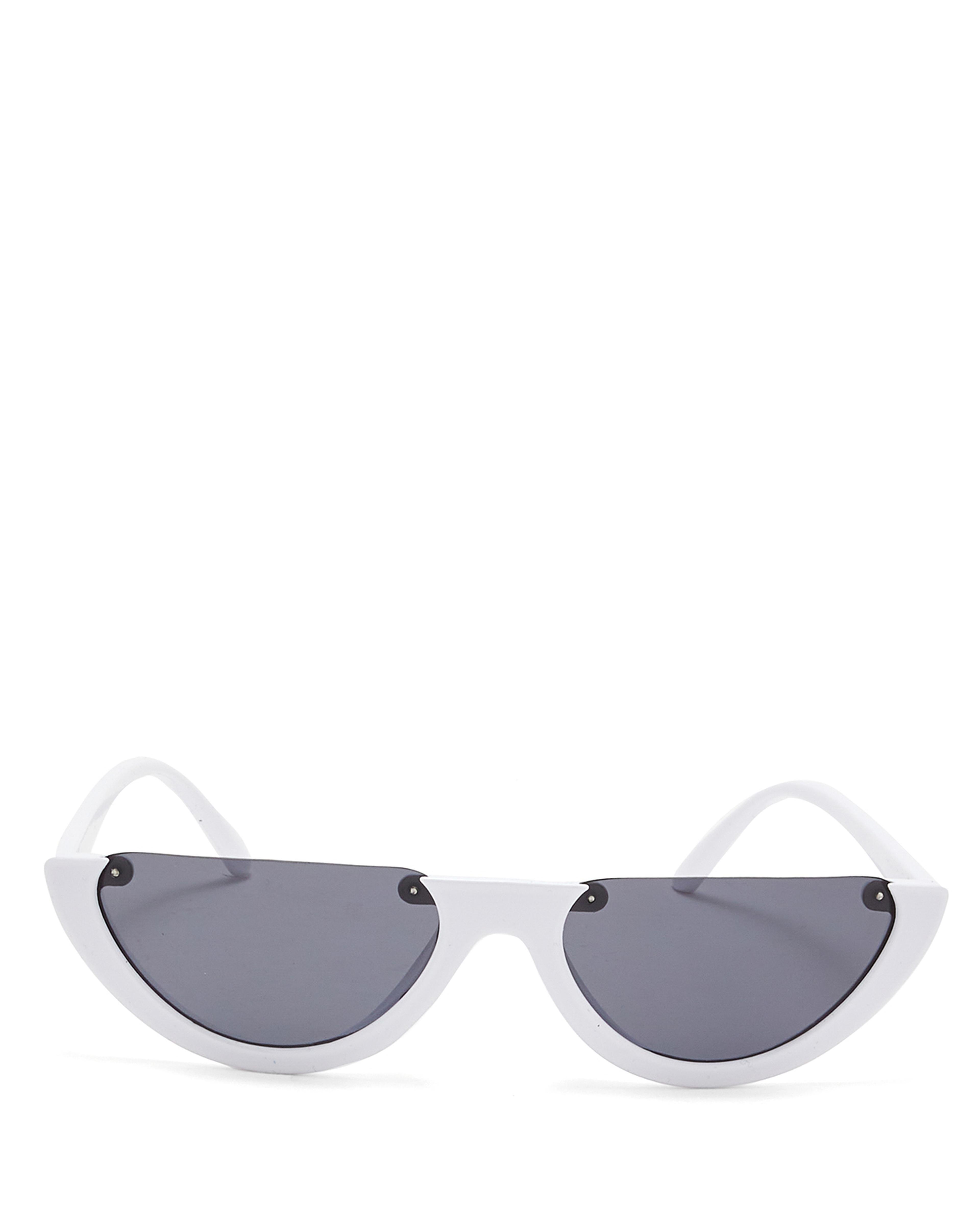 نظارات شمسية بقصة عين القطة