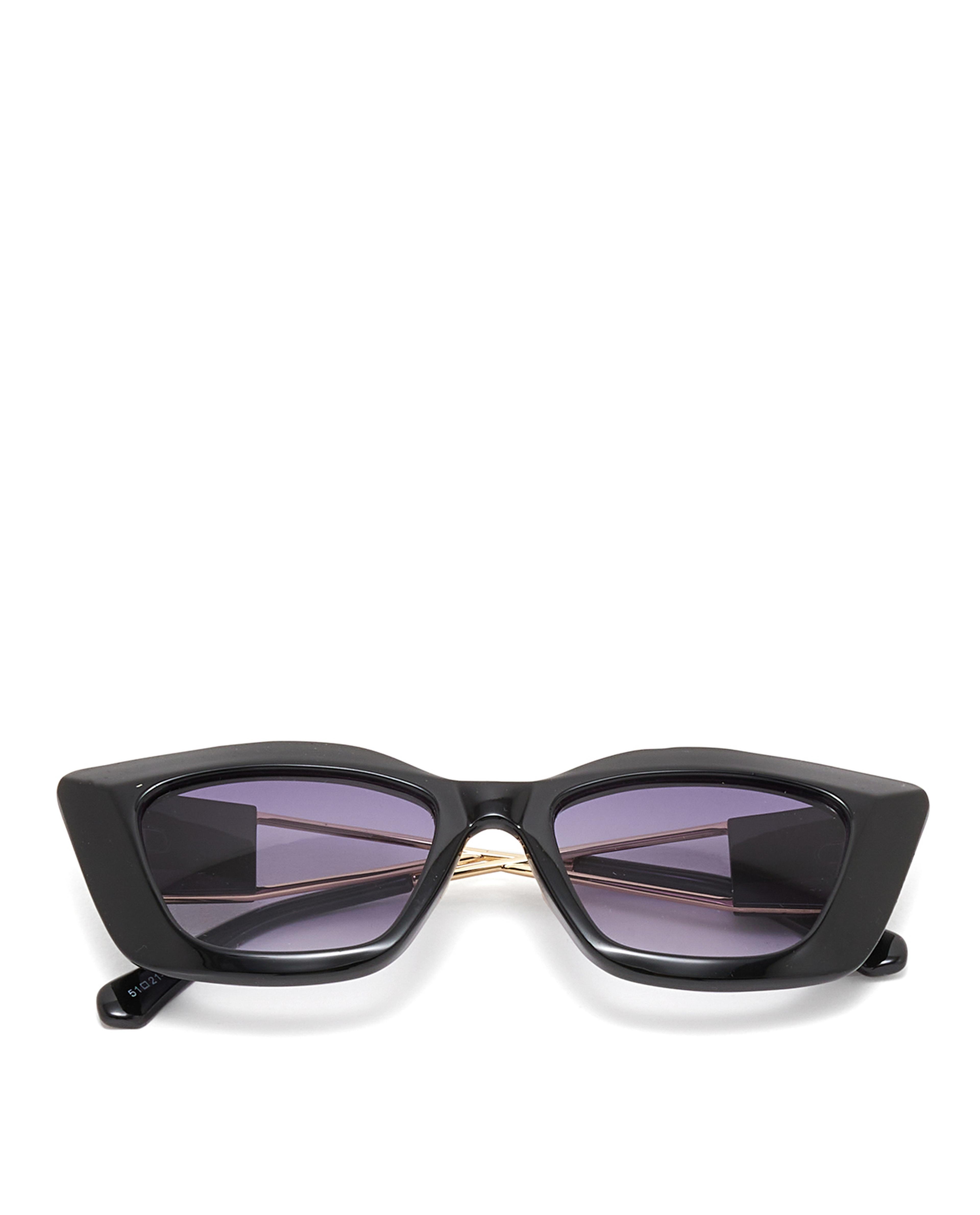 نظارات شمسية بقصة عين القطة