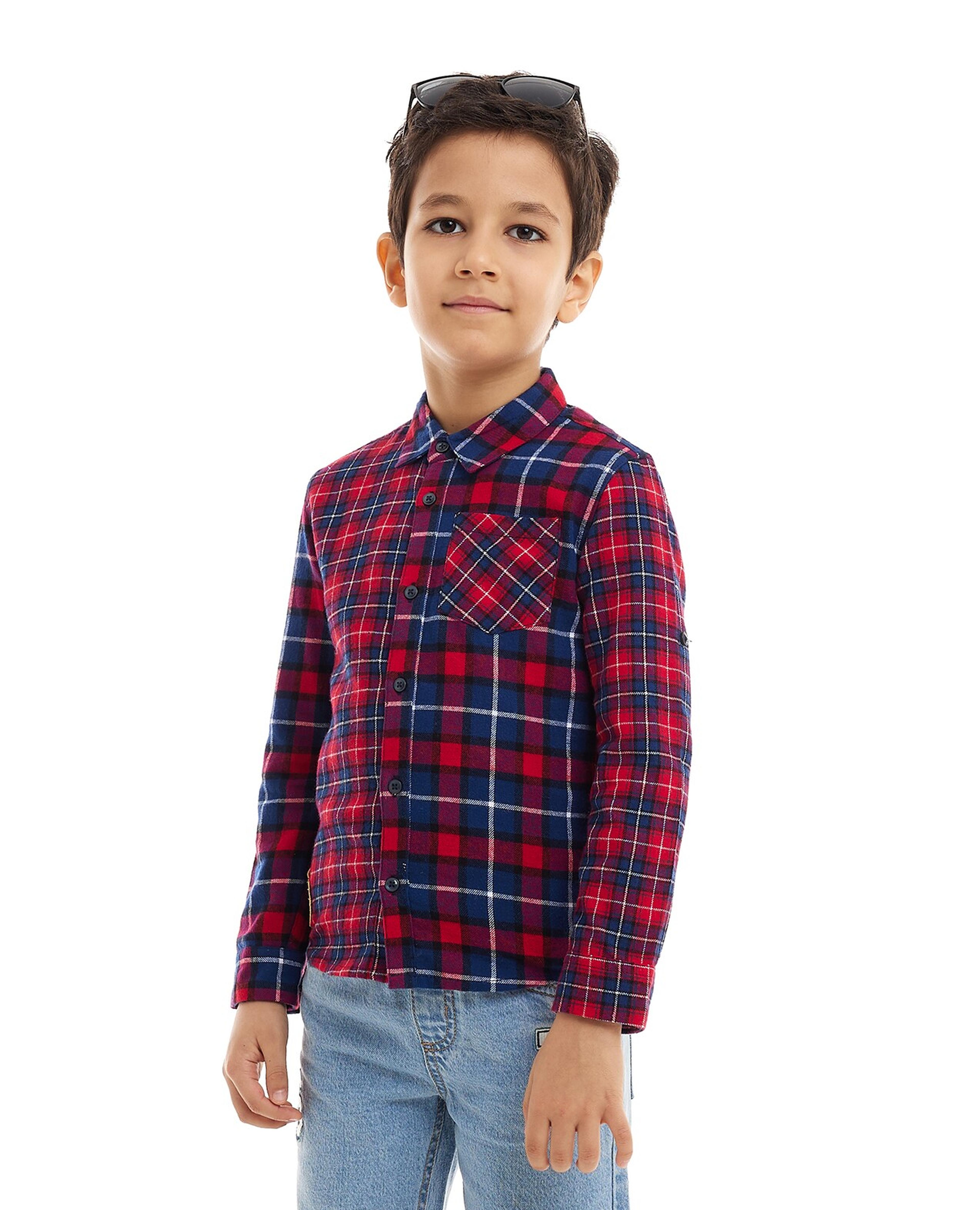 قميص منقوش بياقة كلاسيكية وأكمام طويلة