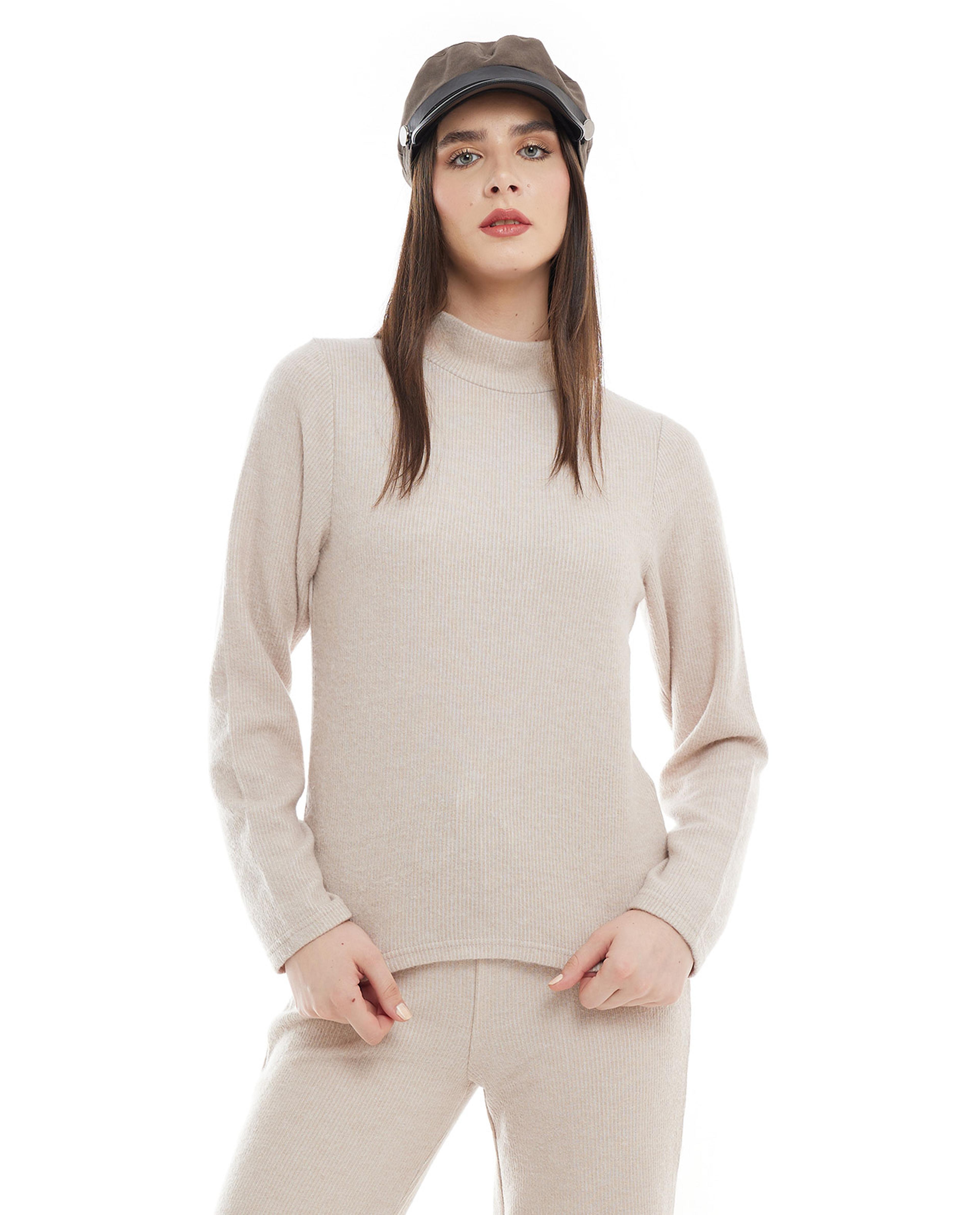 سترة محبوكة بياقة عالية وأكمام طويلة