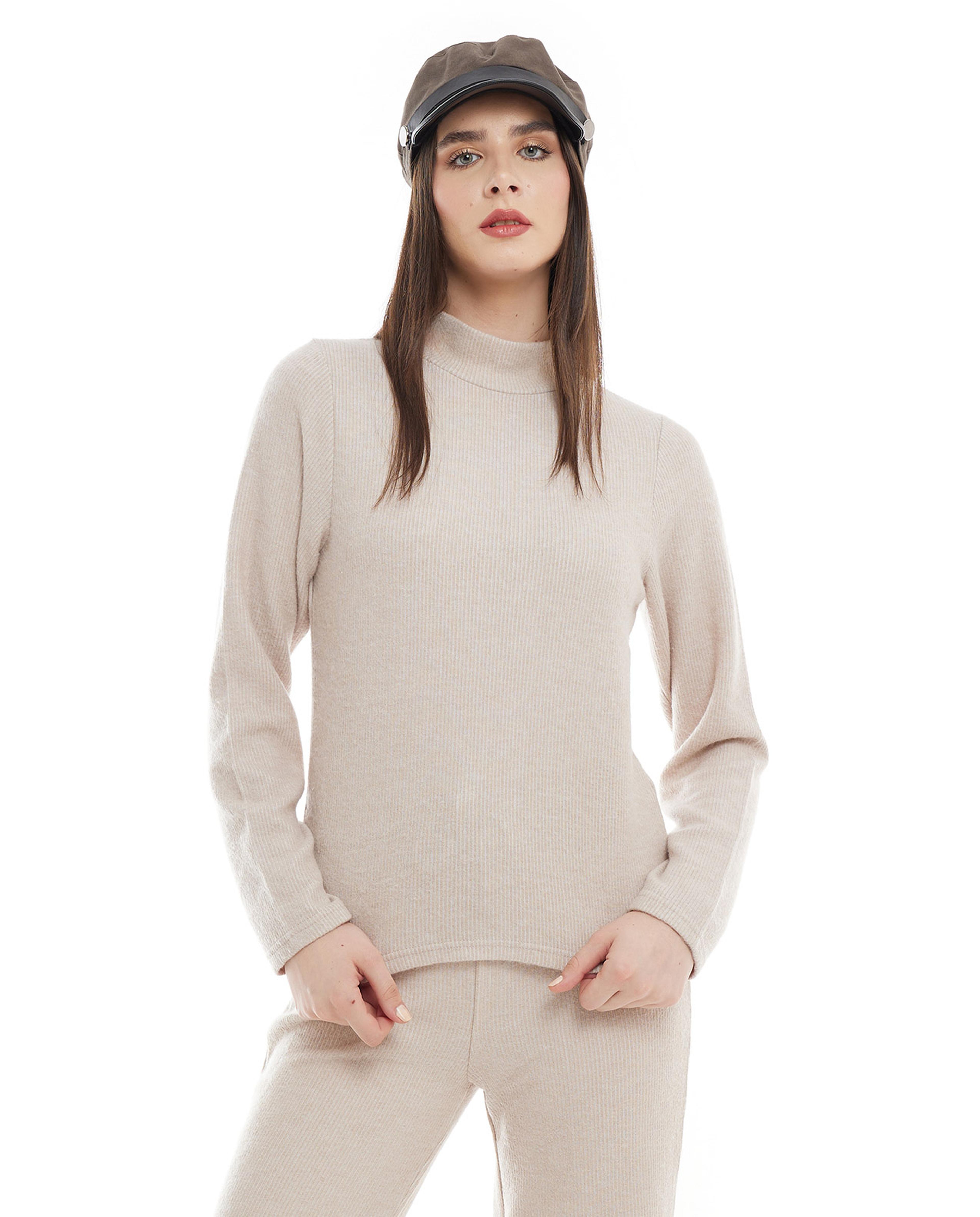 سترة محبوكة بياقة عالية وأكمام طويلة