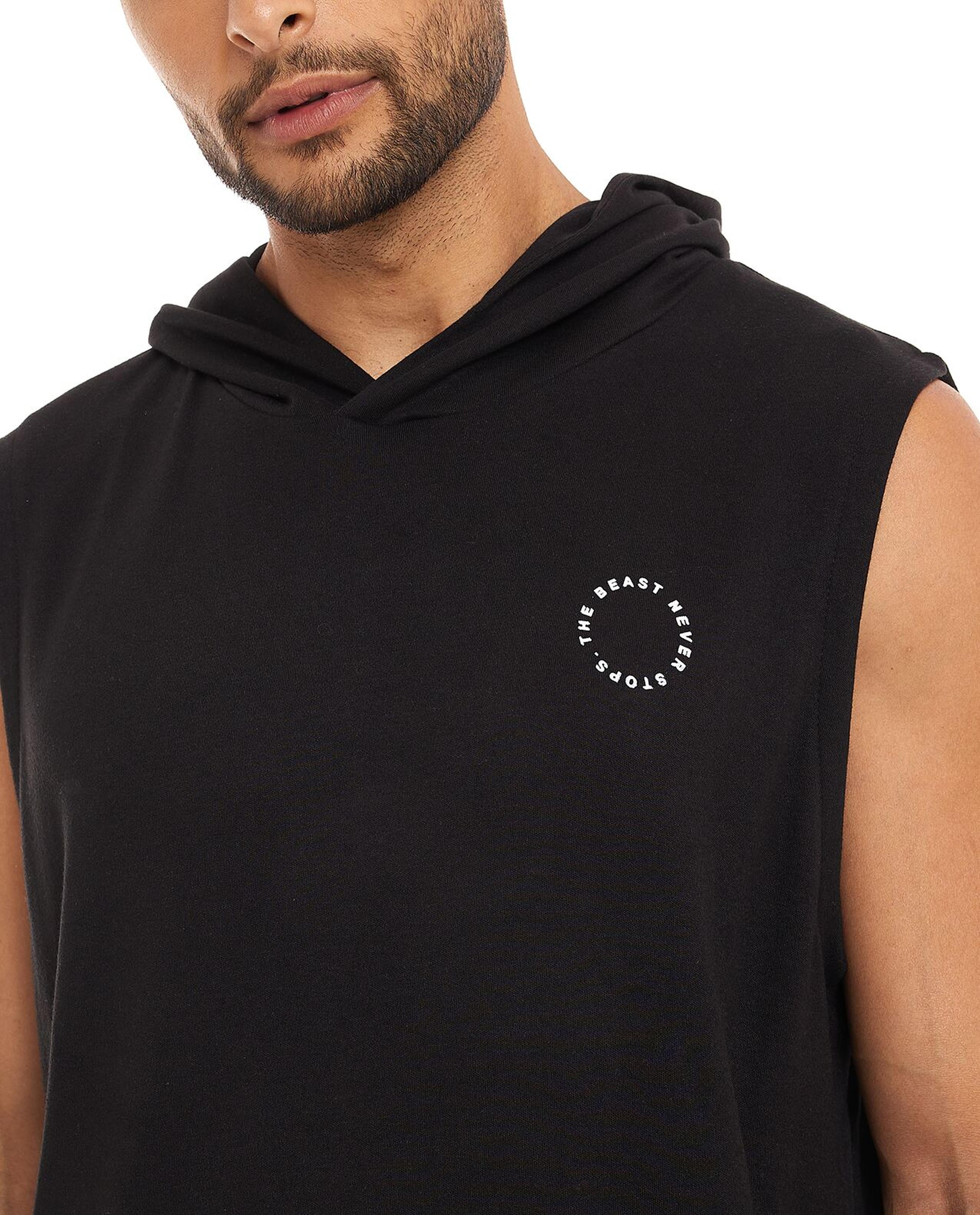 هودي رياضي بدون أكمام بطبعة