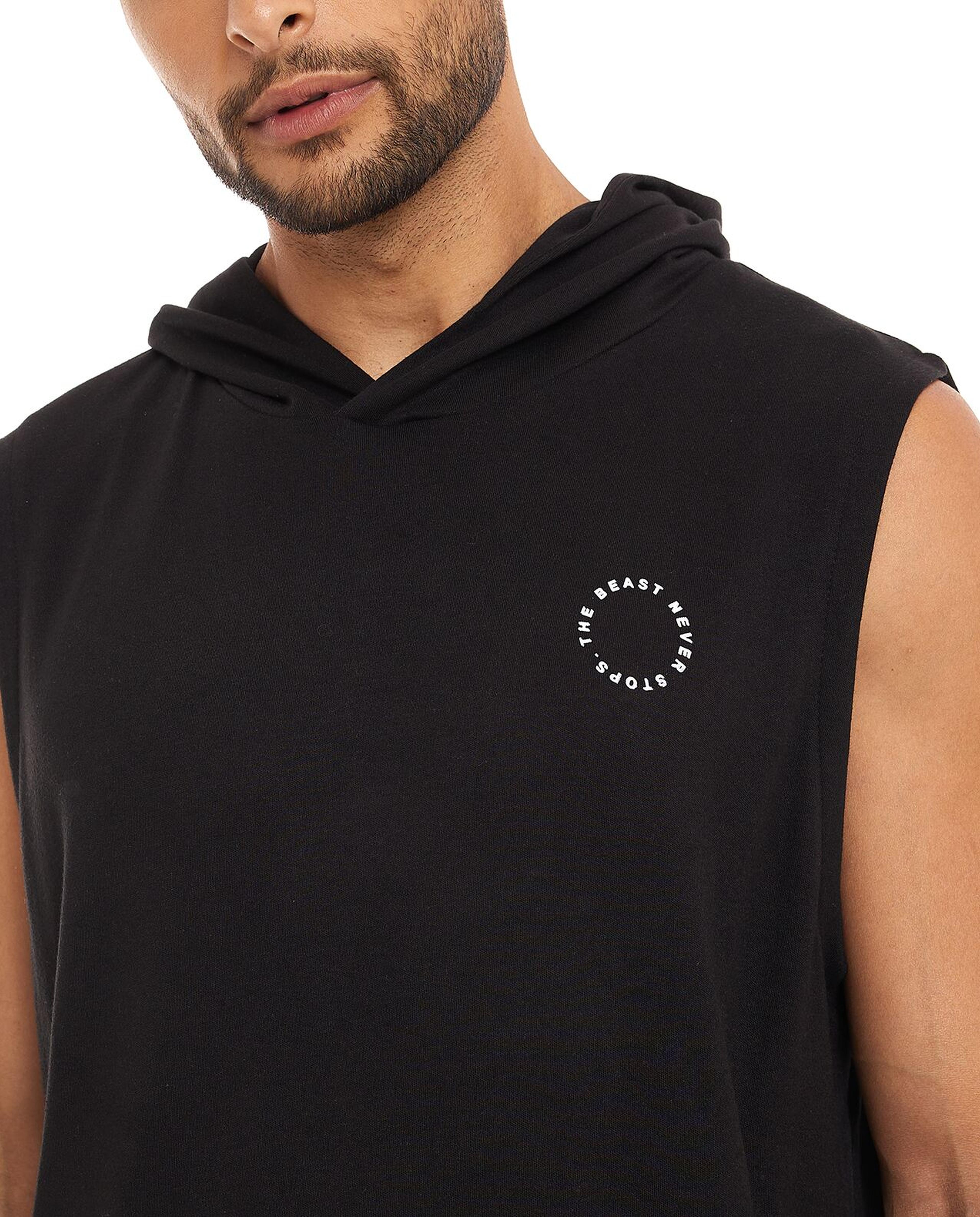 هودي رياضي بدون أكمام بطبعة