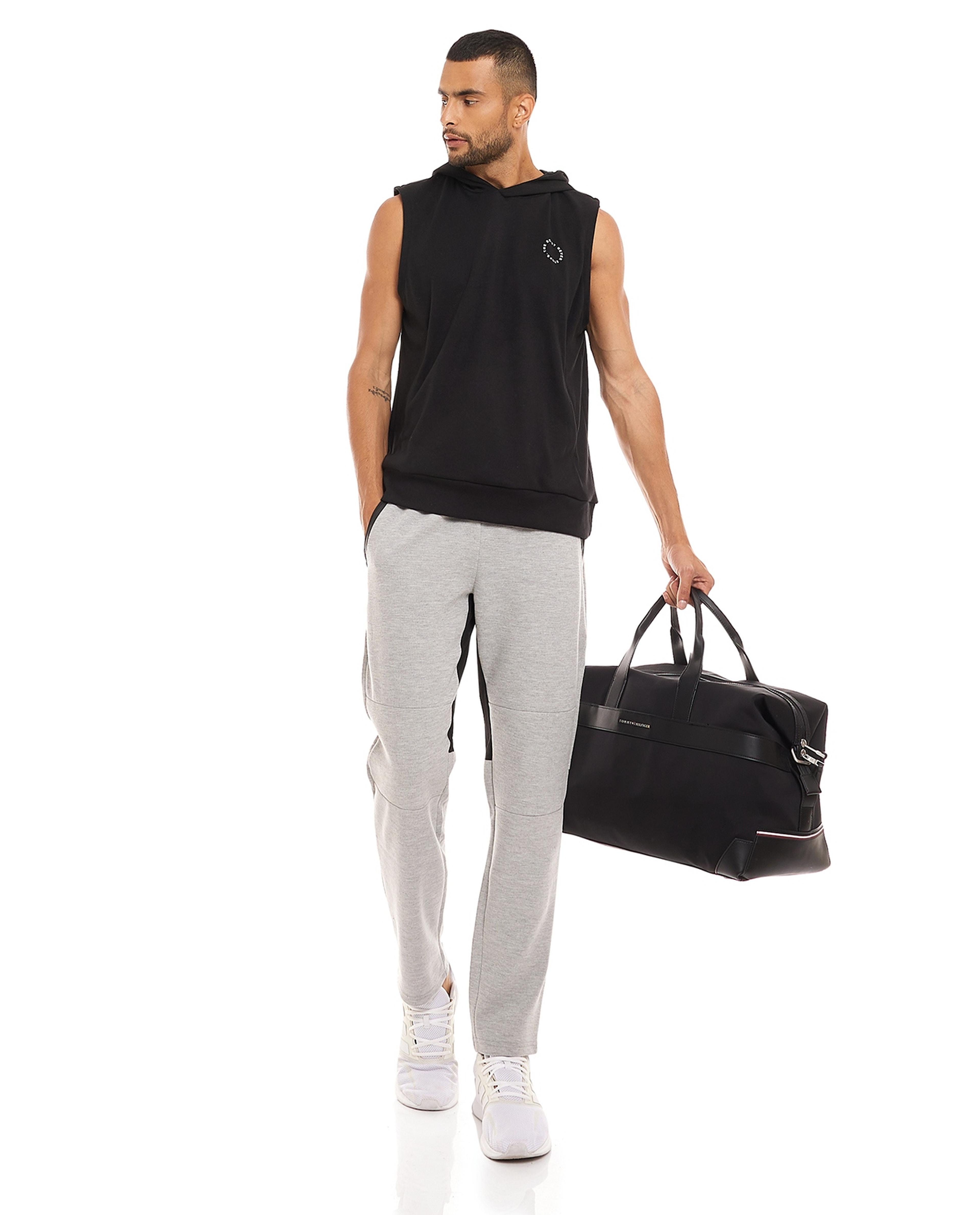 هودي رياضي بدون أكمام بطبعة