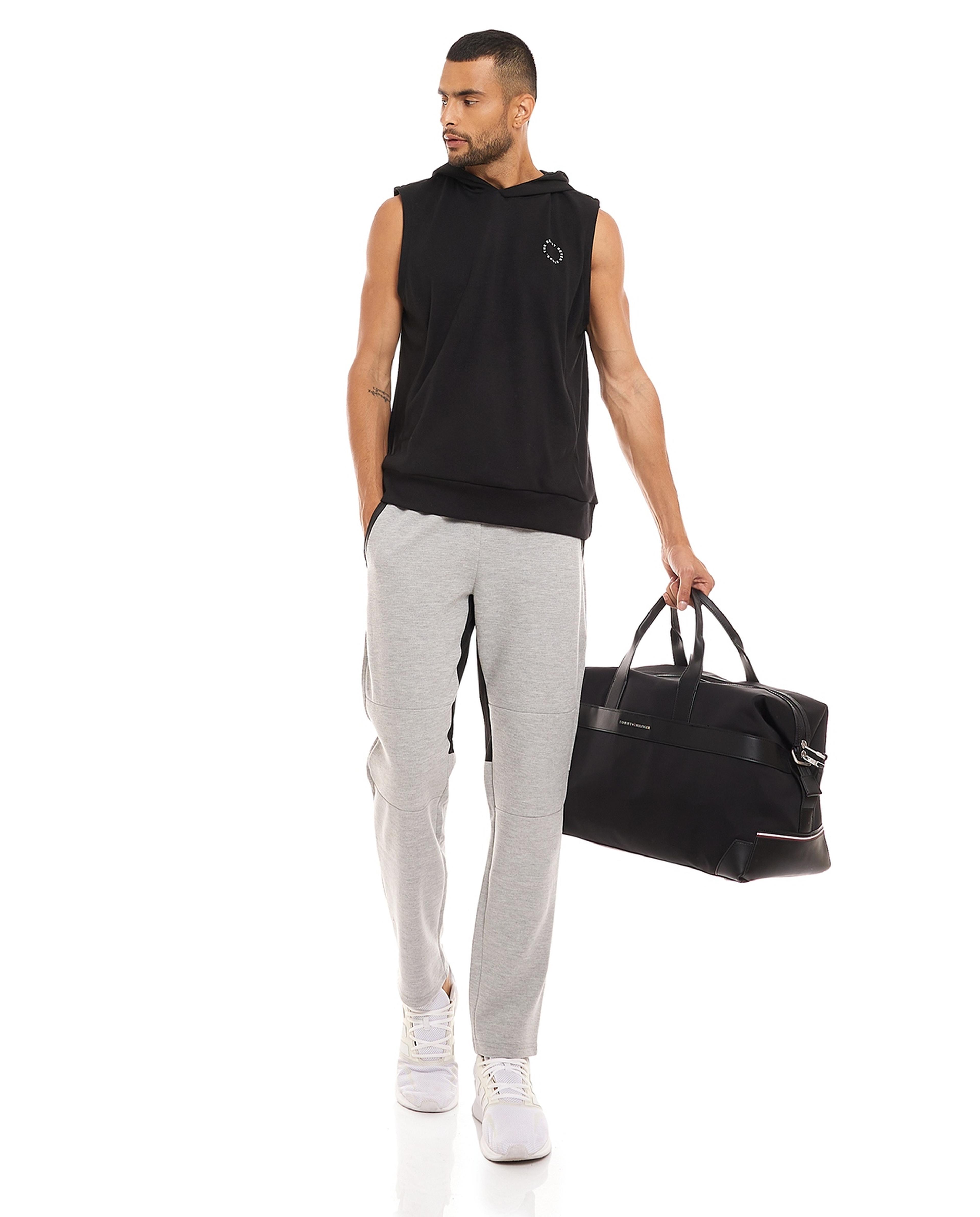 هودي رياضي بدون أكمام بطبعة