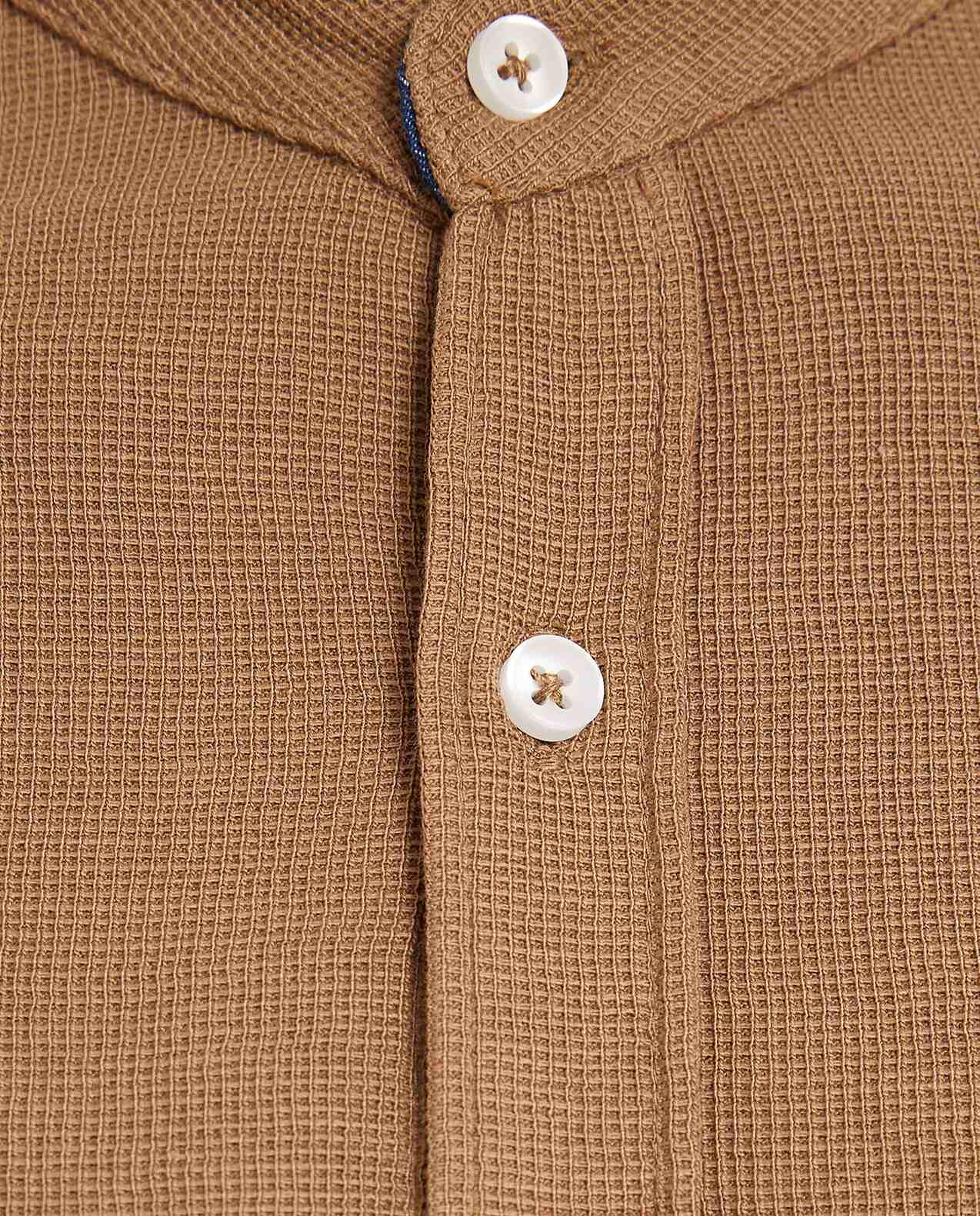 قميص محبوك سادة مع ياقة ماندرين بأكمام قصيرة