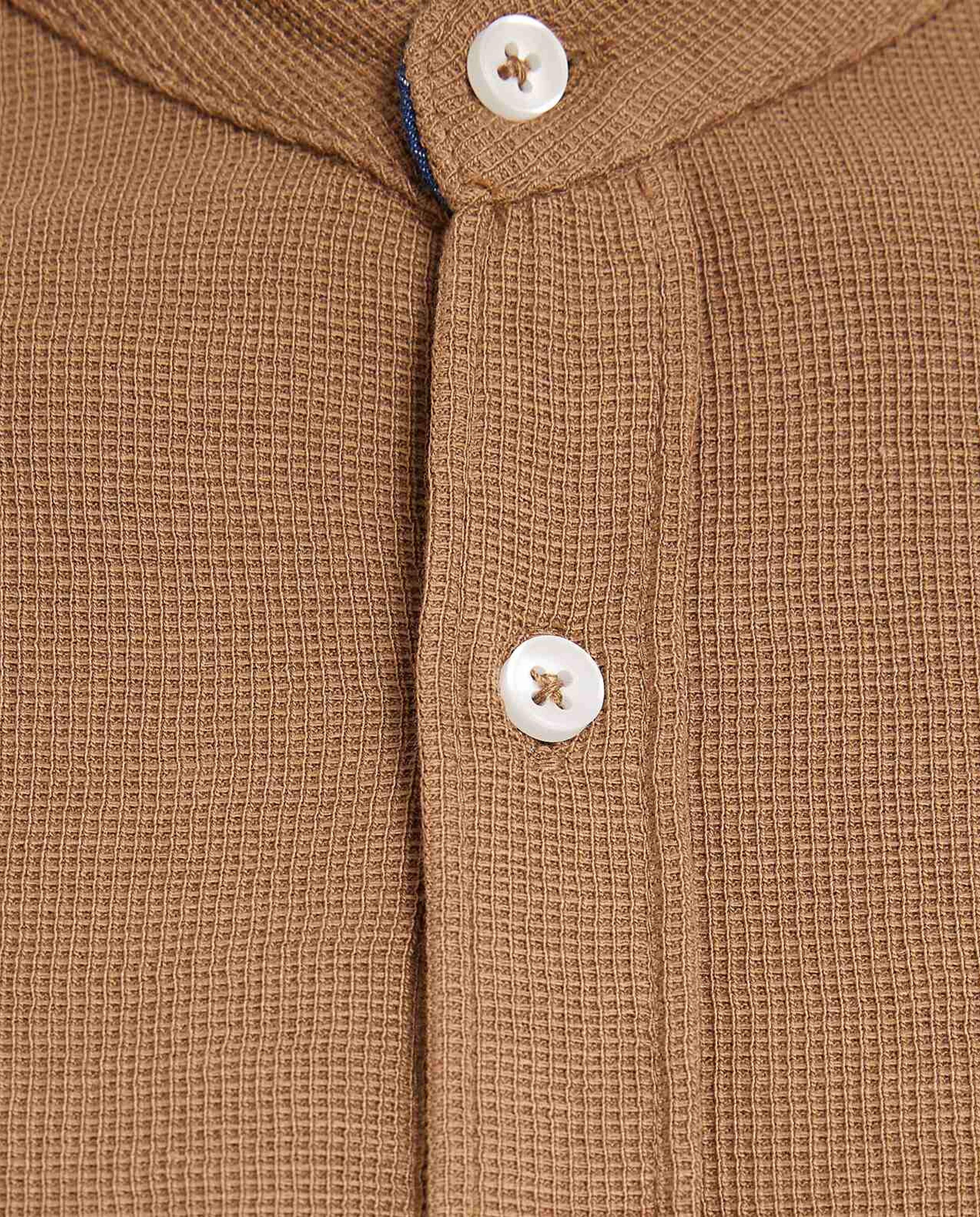 قميص محبوك سادة مع ياقة ماندرين بأكمام قصيرة