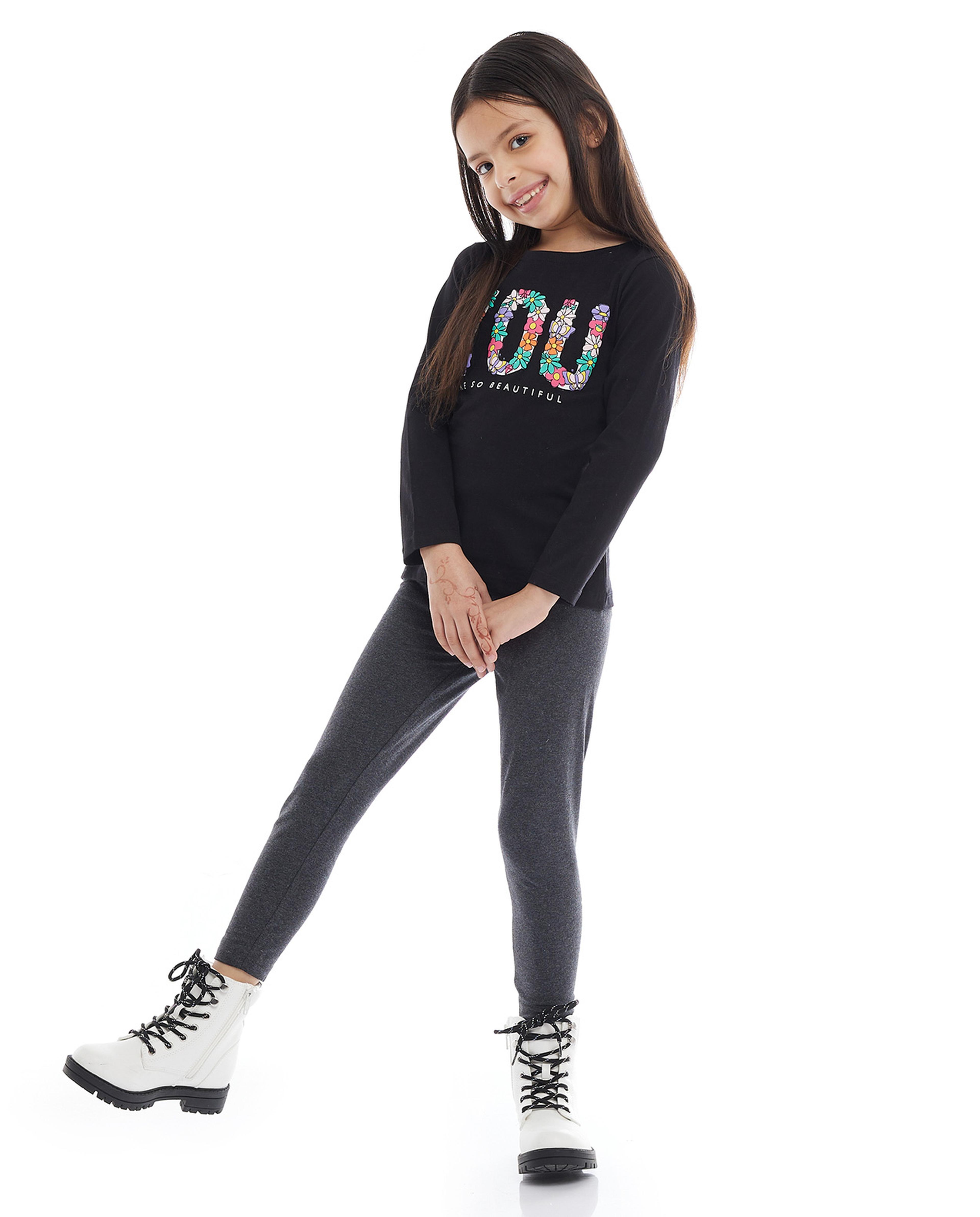 تيشيرت بطبعة مع ياقة دائرية وأكمام طويلة