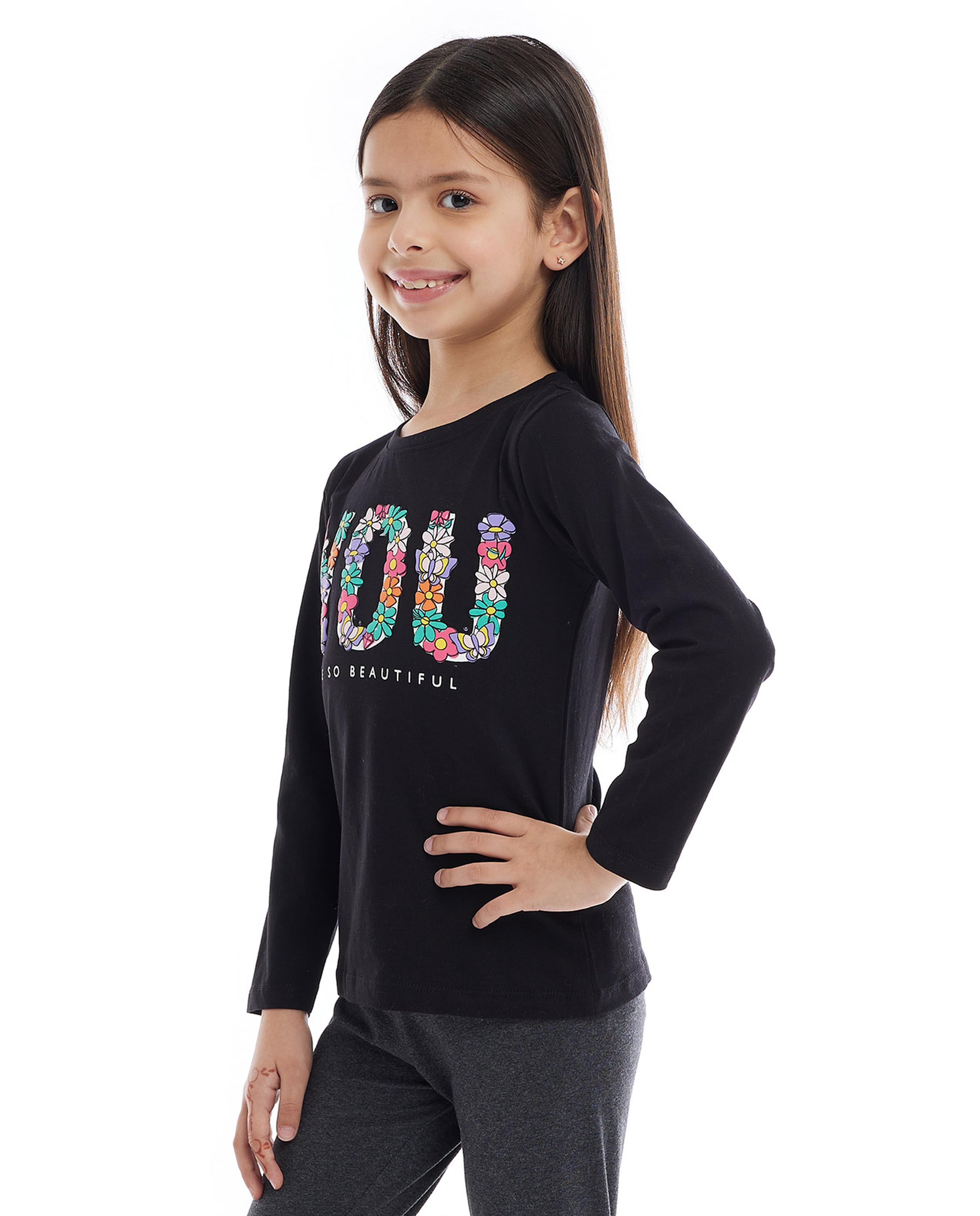 تيشيرت بطبعة مع ياقة دائرية وأكمام طويلة