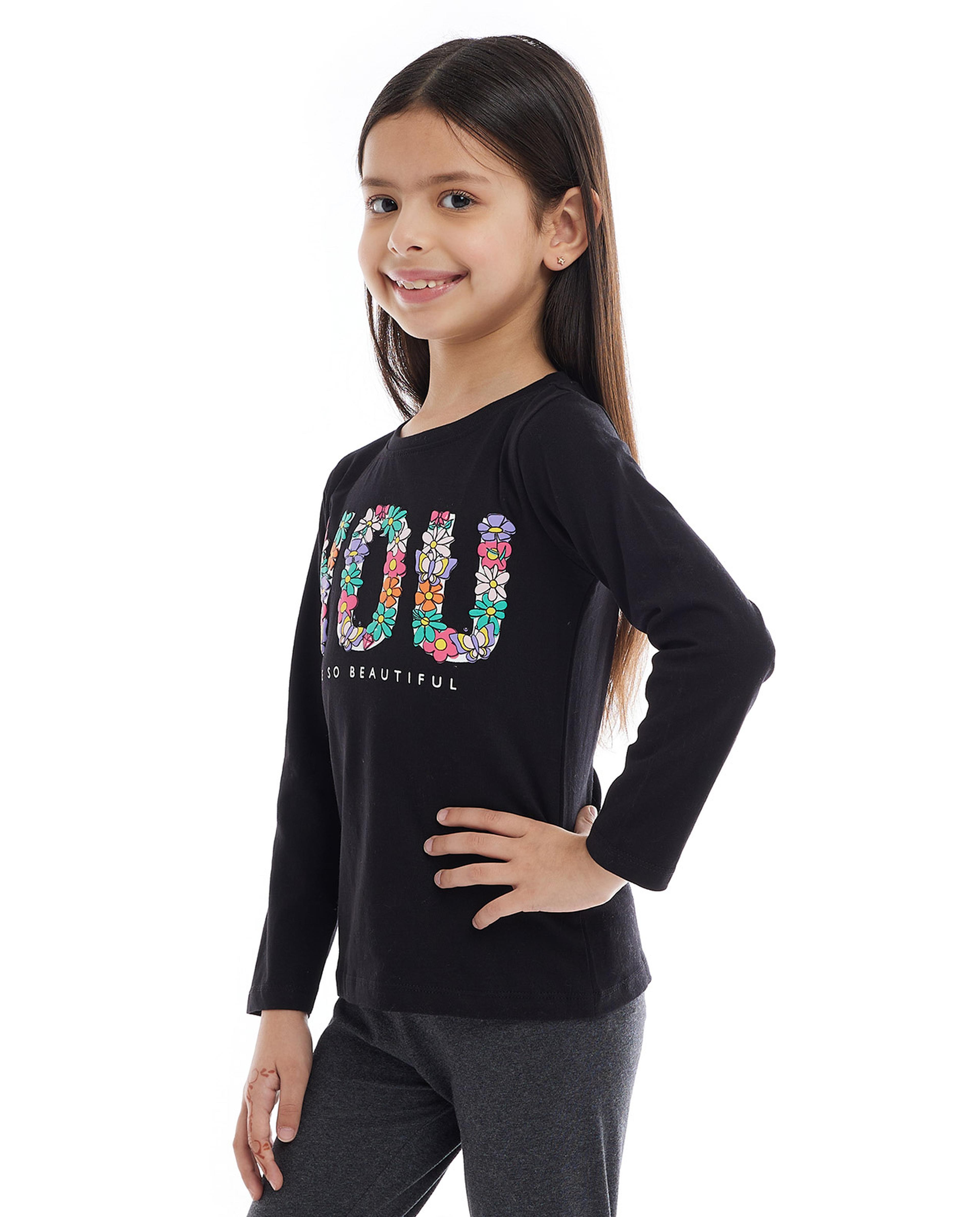 تيشيرت بطبعة مع ياقة دائرية وأكمام طويلة