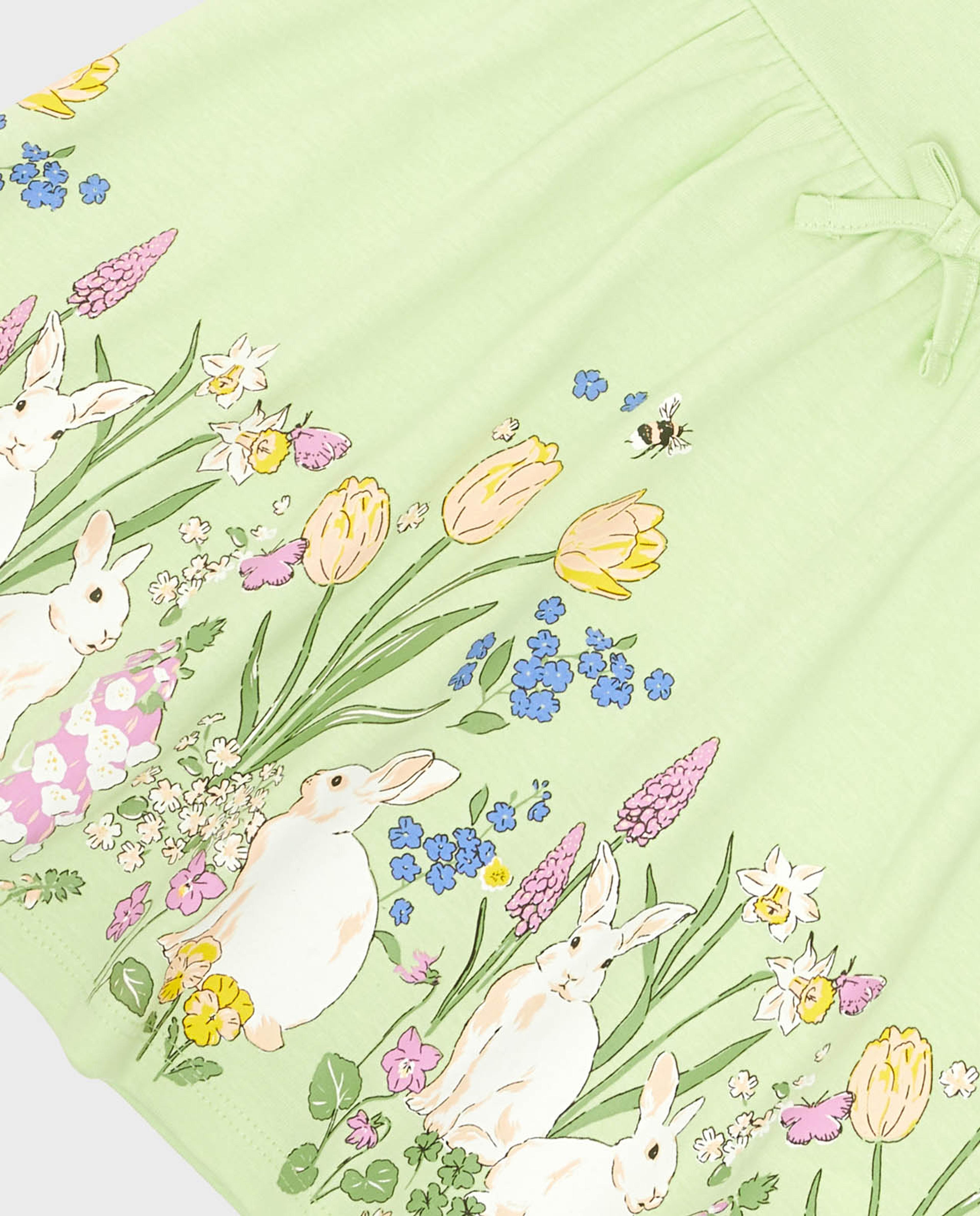 فستان فيت اند فلير بطبعة بدون أكمام 