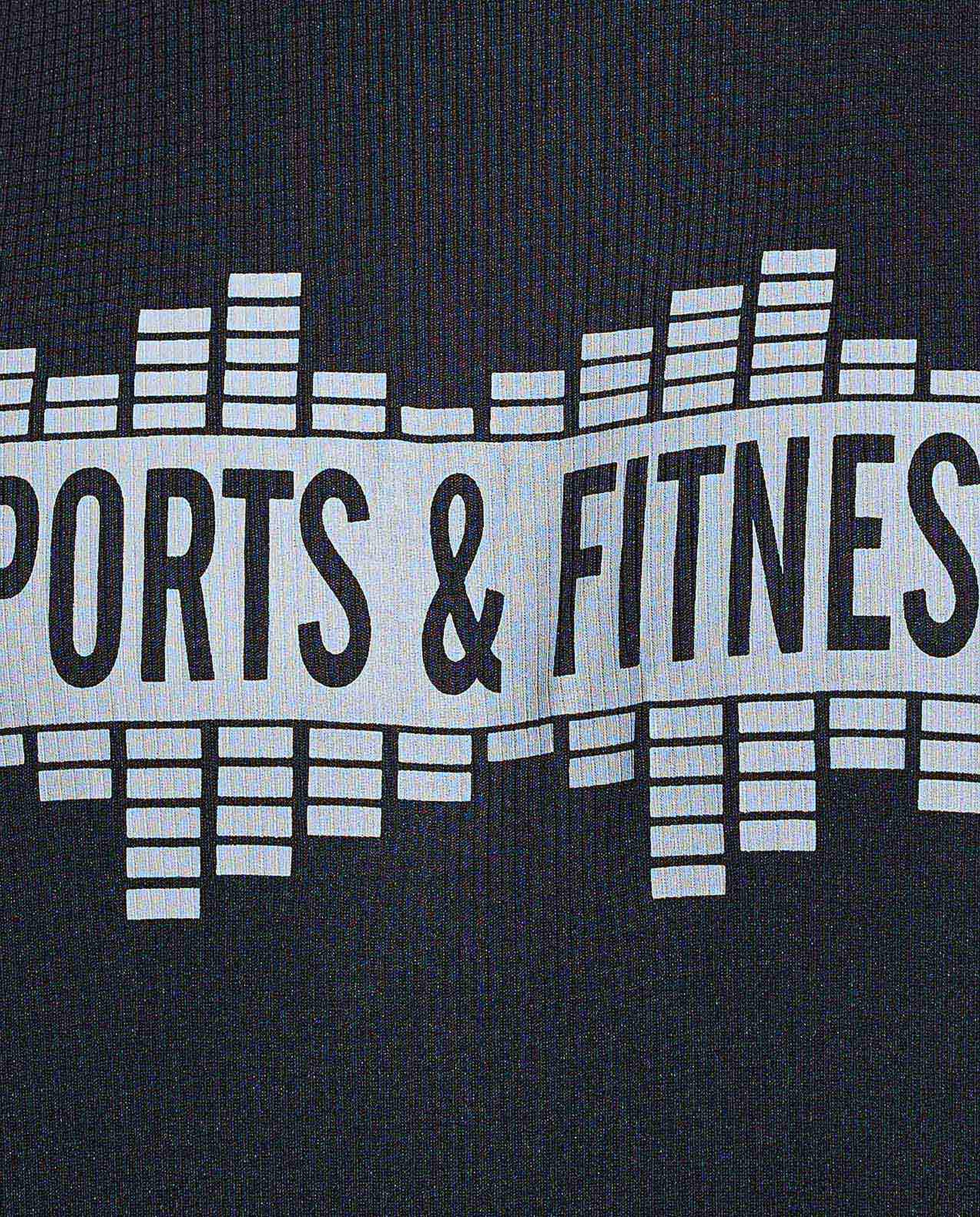 تيشيرت رياضي بطبعة بياقة دائرية وأكمام قصيرة 