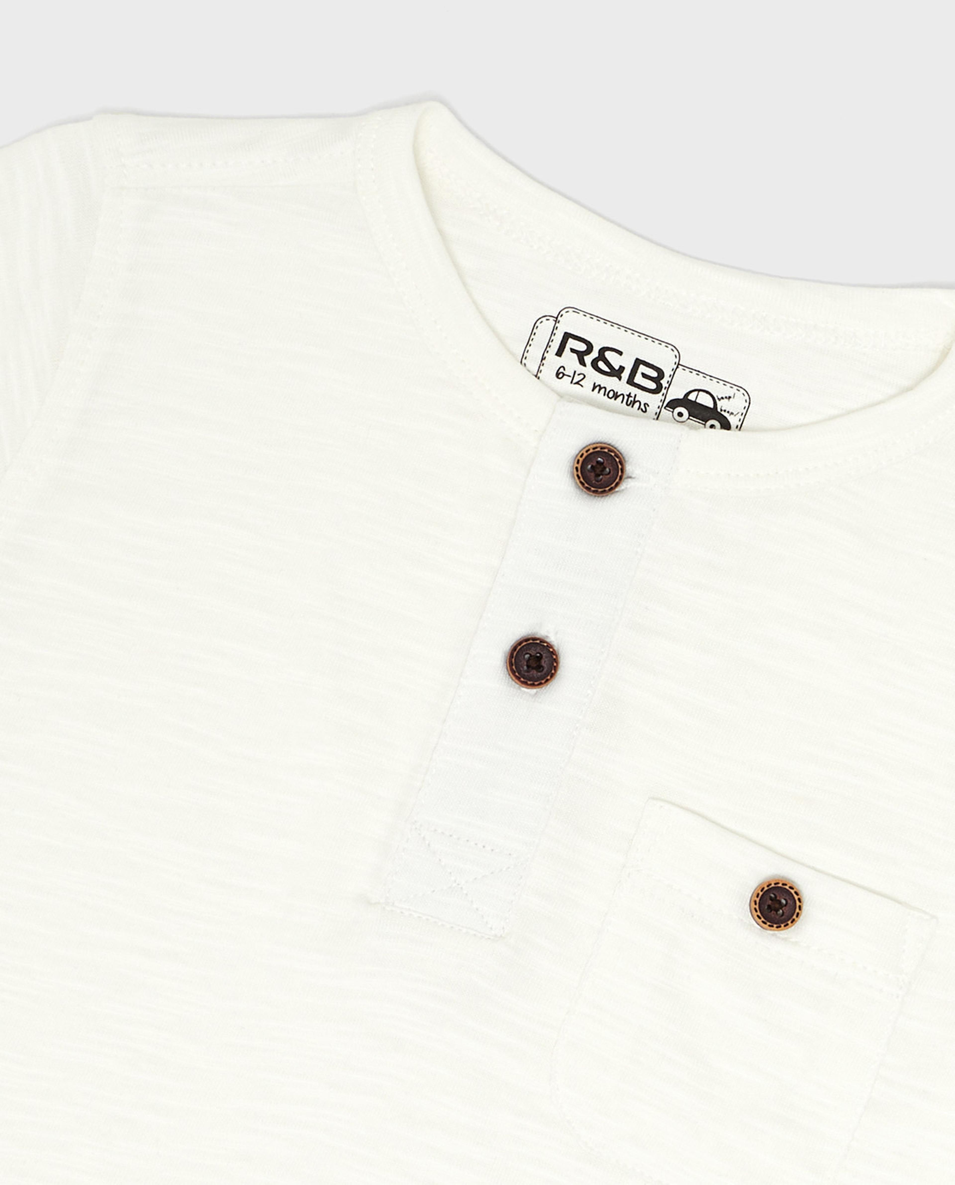 تيشيرت سادة مع ياقة هينلي وأكمام قصيرة 