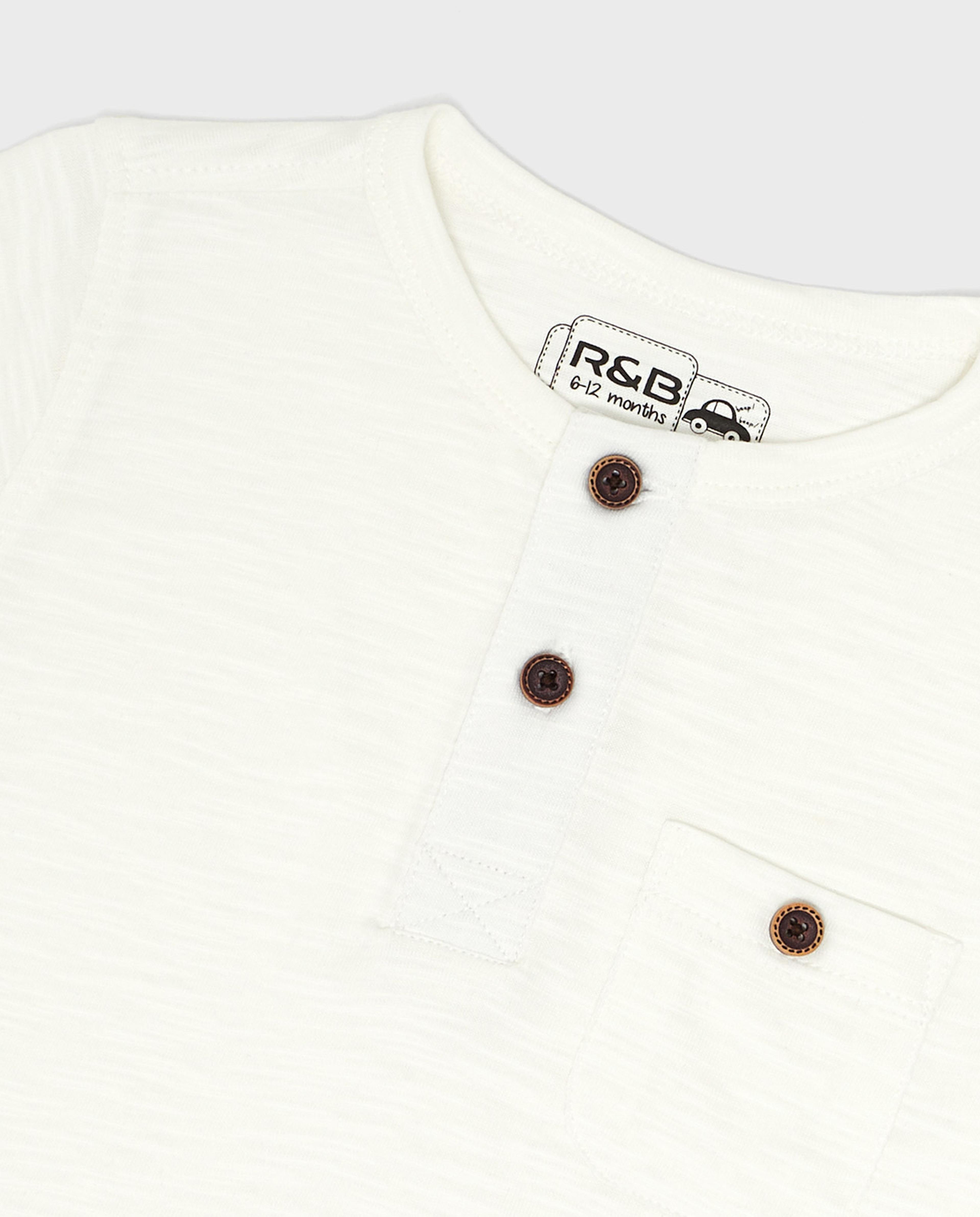 تيشيرت سادة مع ياقة هينلي وأكمام قصيرة 