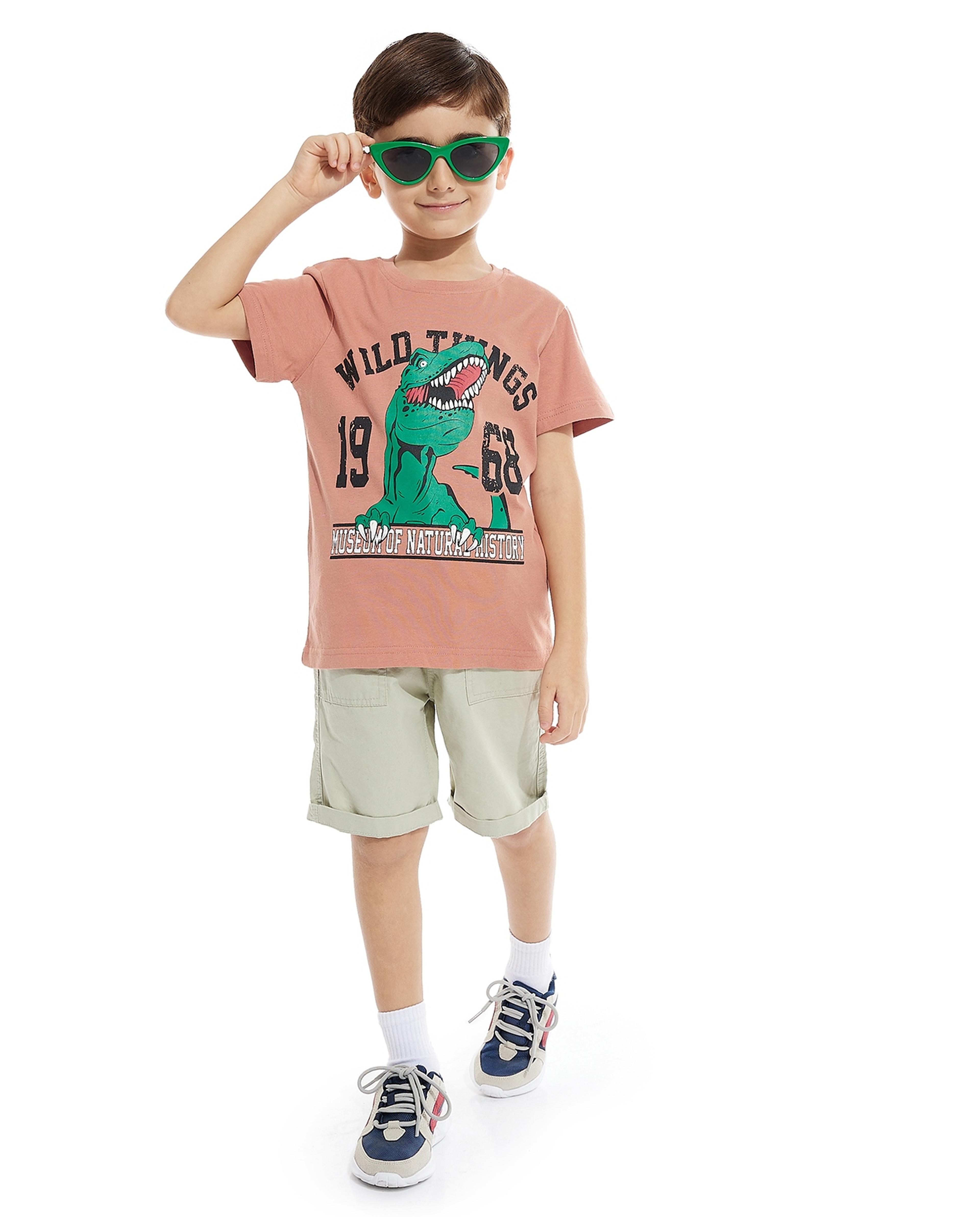 تيشيرت بطبعة جيرافيك بياقة دائرية بأكمام قصيرة 