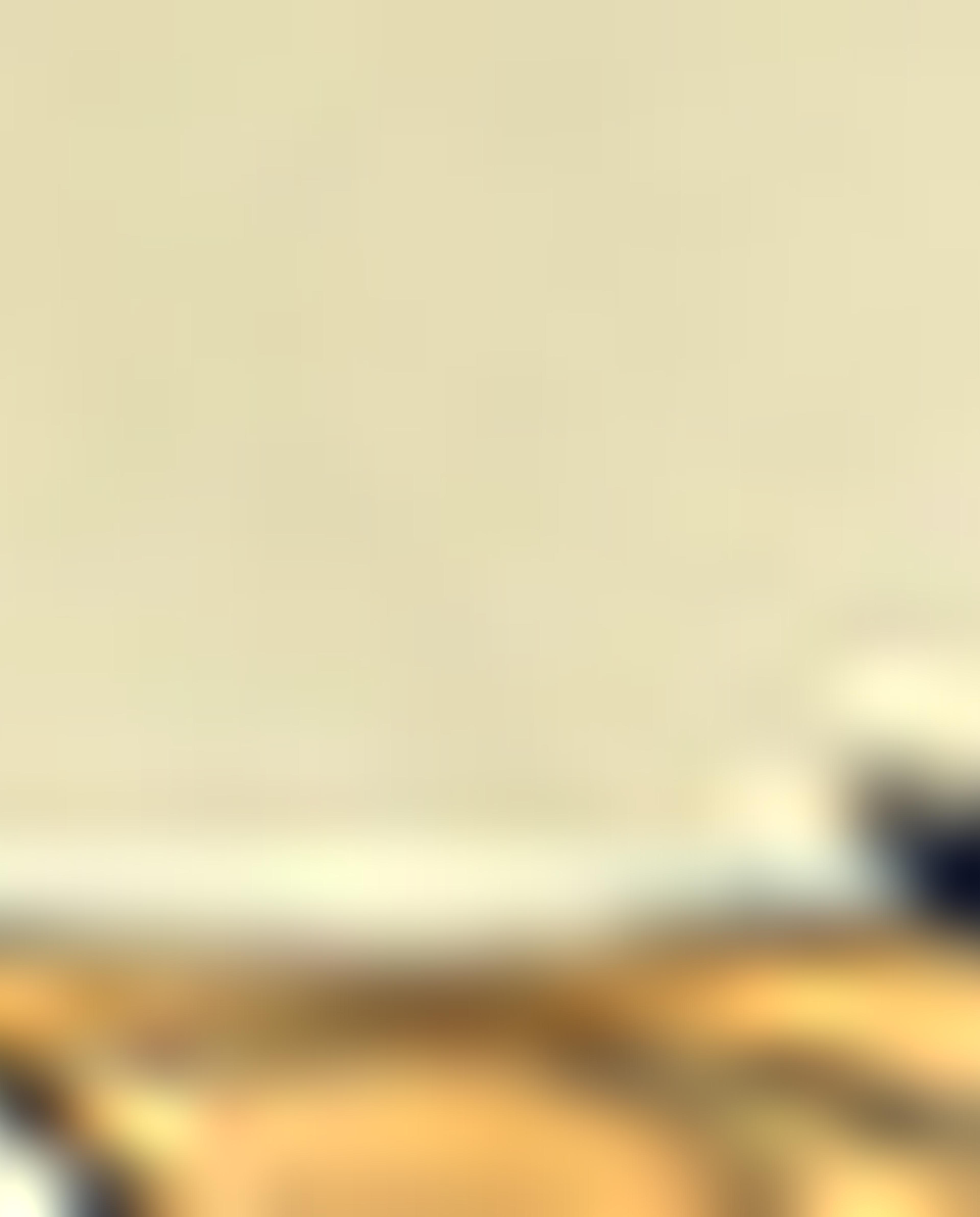 تيشيرت بطبعة جيرافيك بياقة دائرية بأكمام قصيرة 