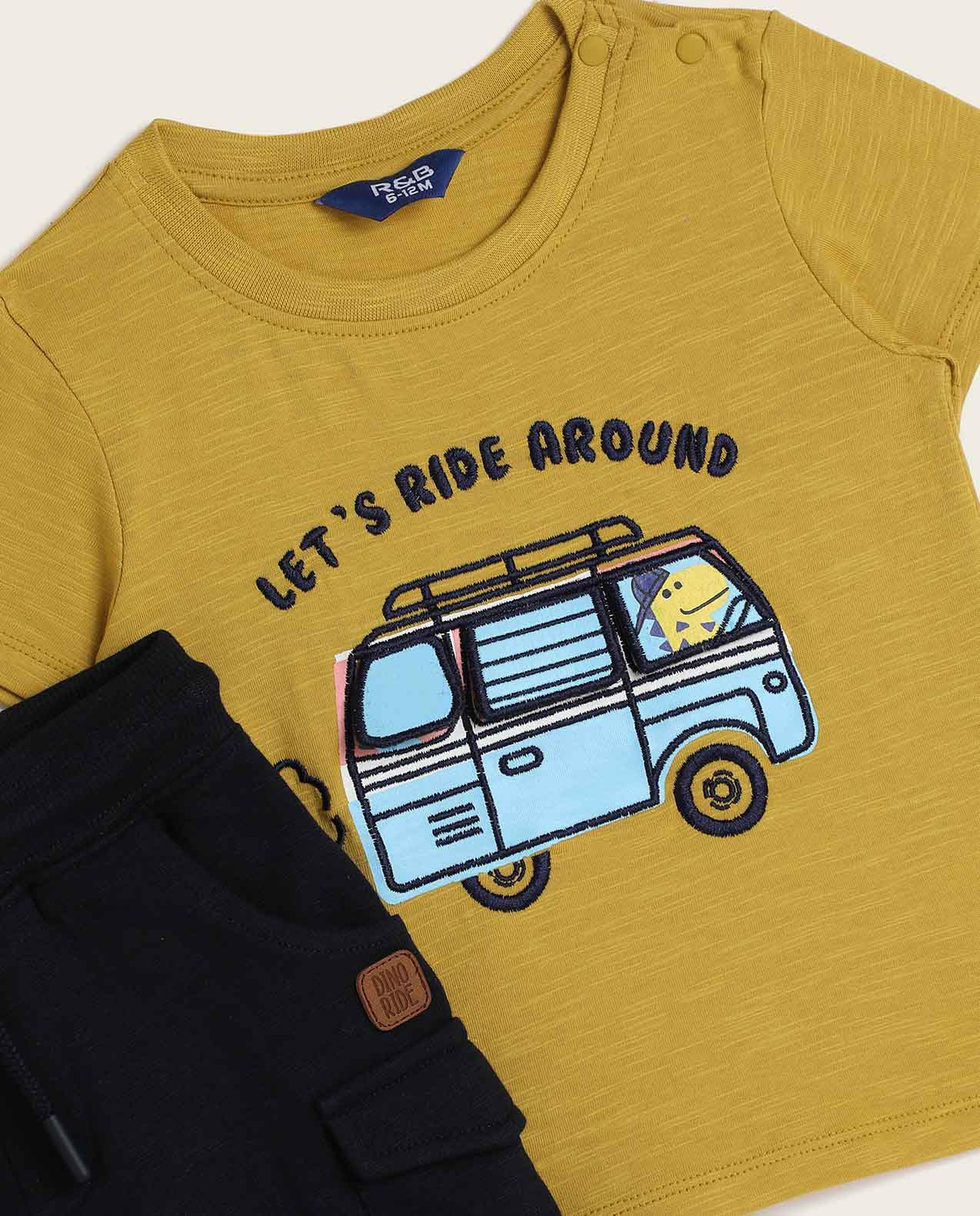 طقم ملابس بطبعة