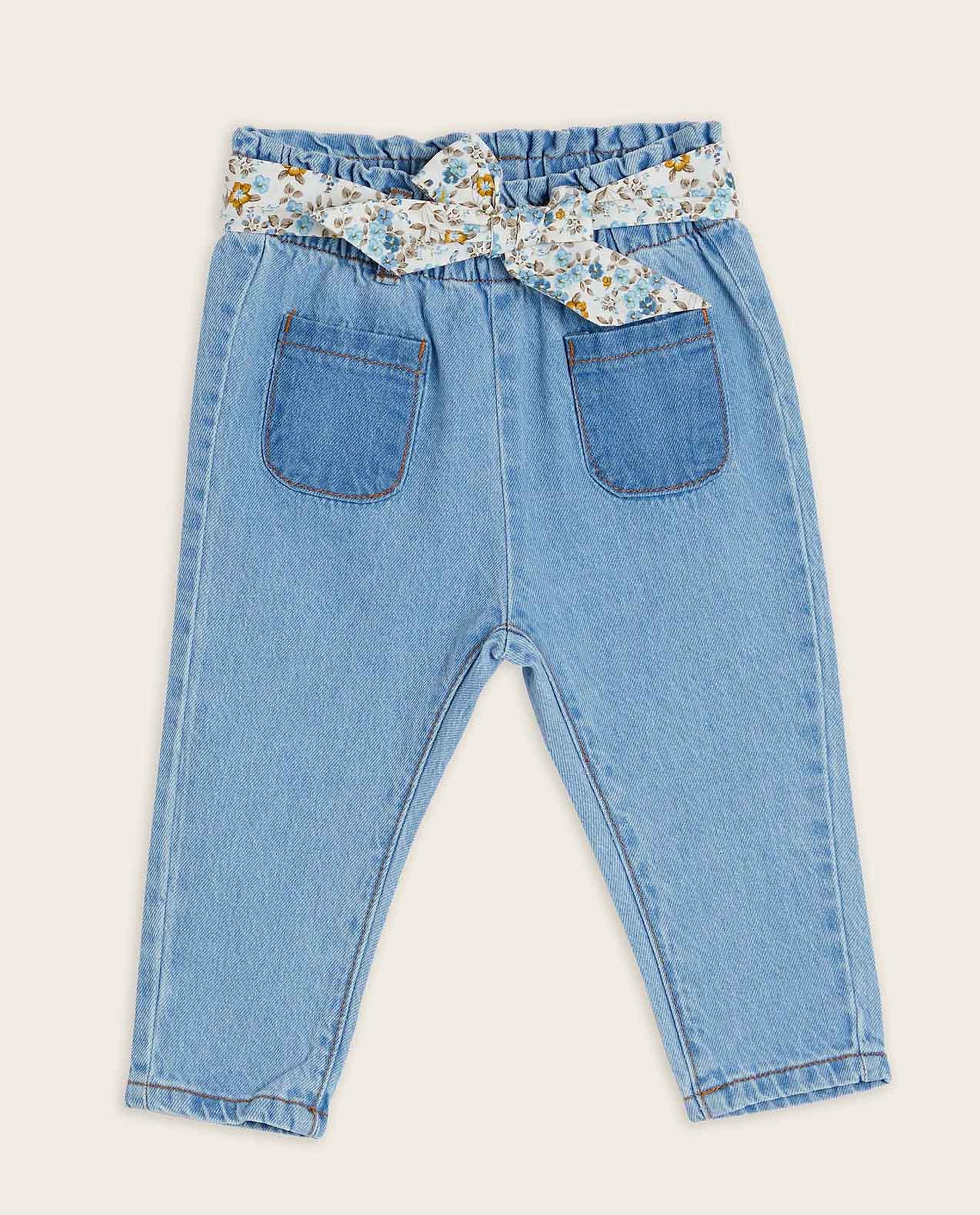 بنطال جينز بجيب أمامي وبحزام