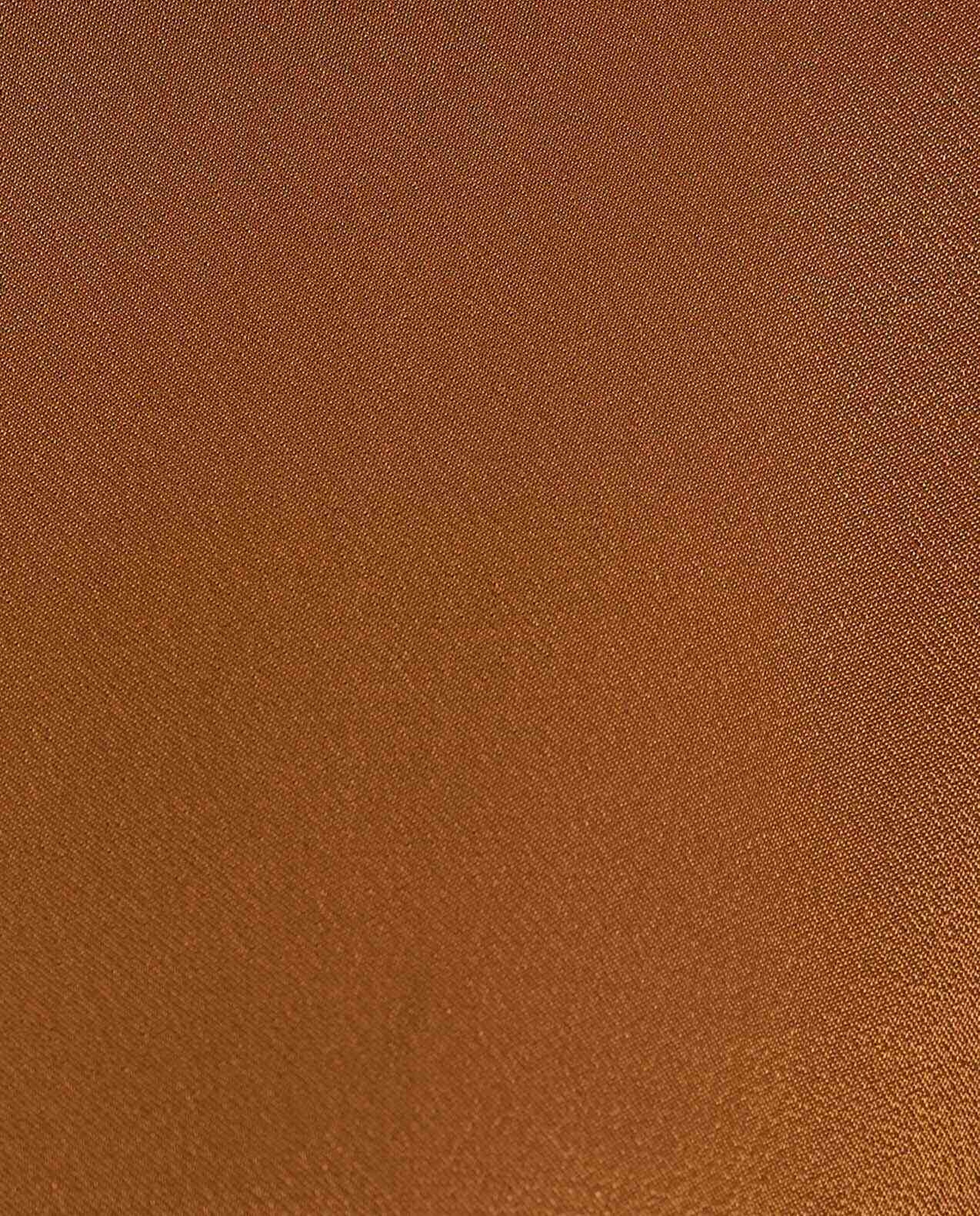 توب بياقة دائرية وبأكمام قصيرة