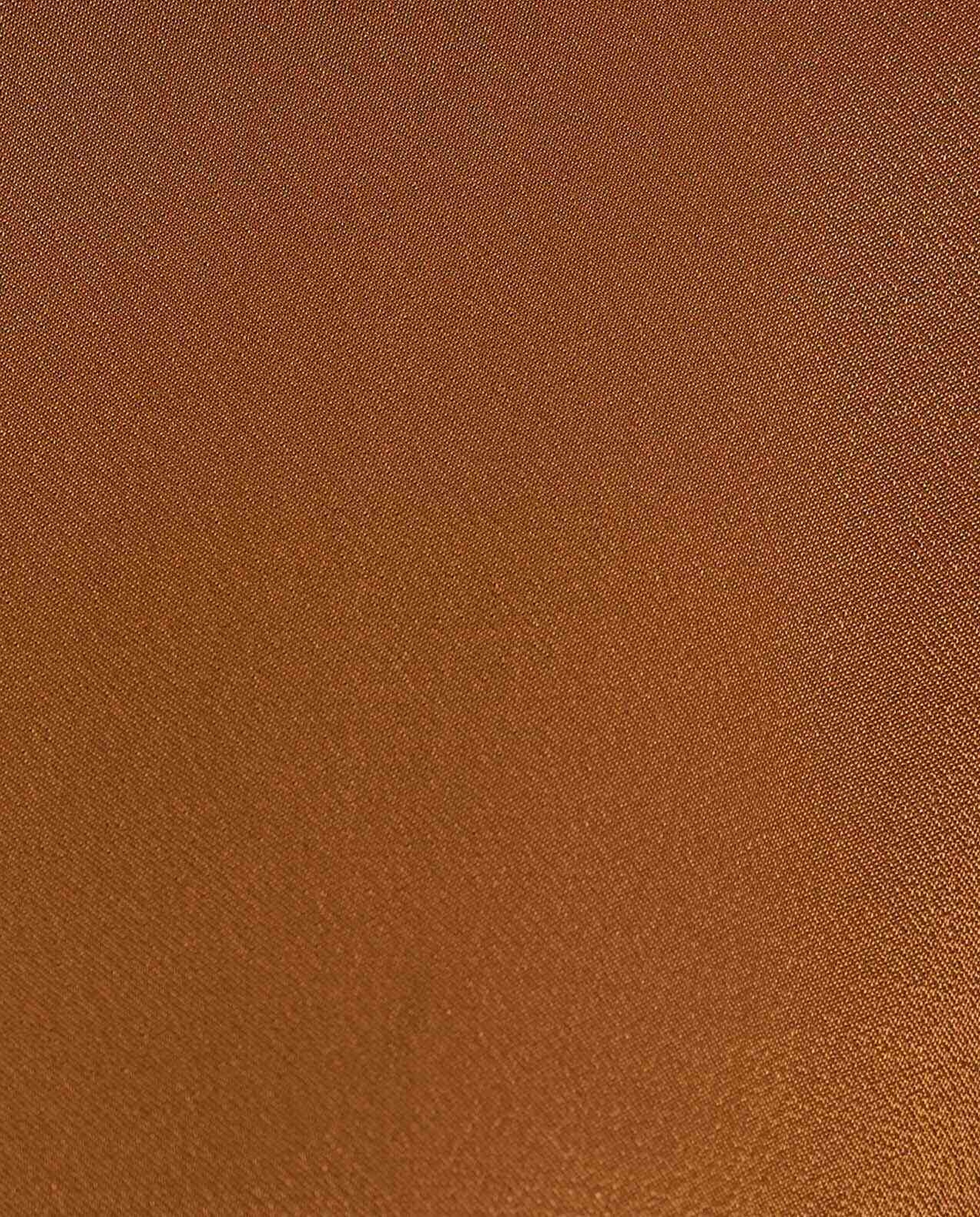 توب بياقة دائرية وبأكمام قصيرة