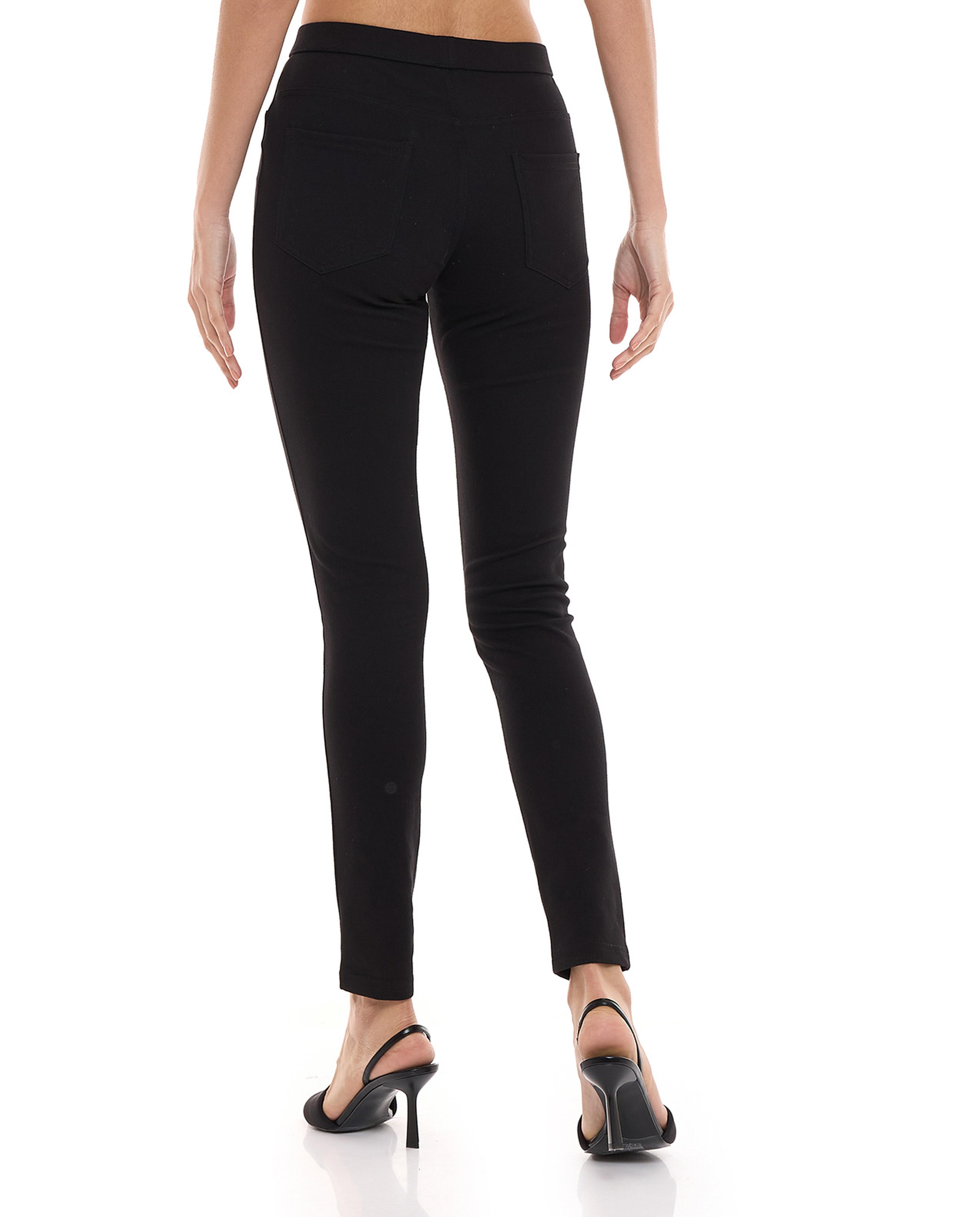 بنطال ضيق بقصة ضيقة 