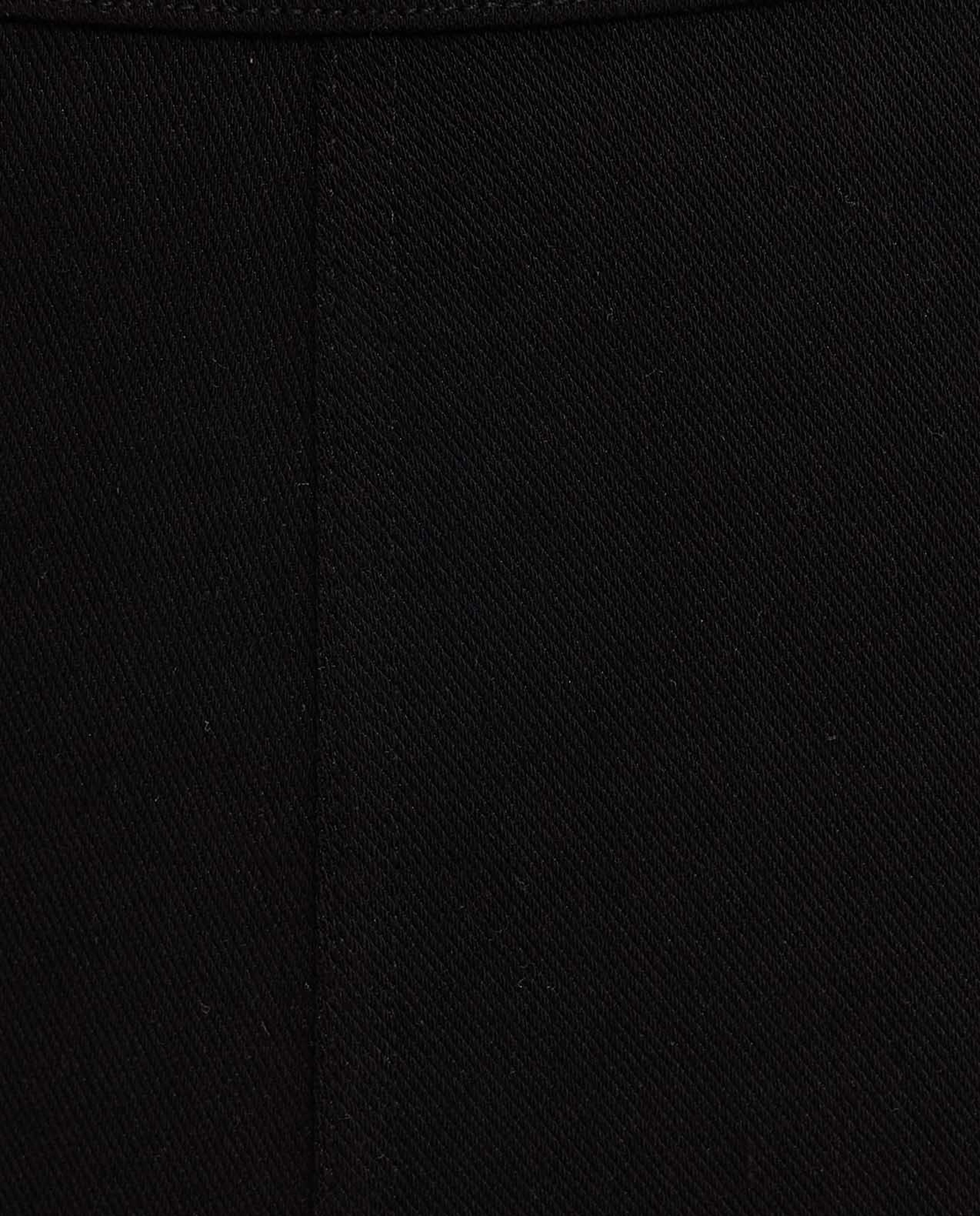 بنطال ضيق بقصة ضيقة 