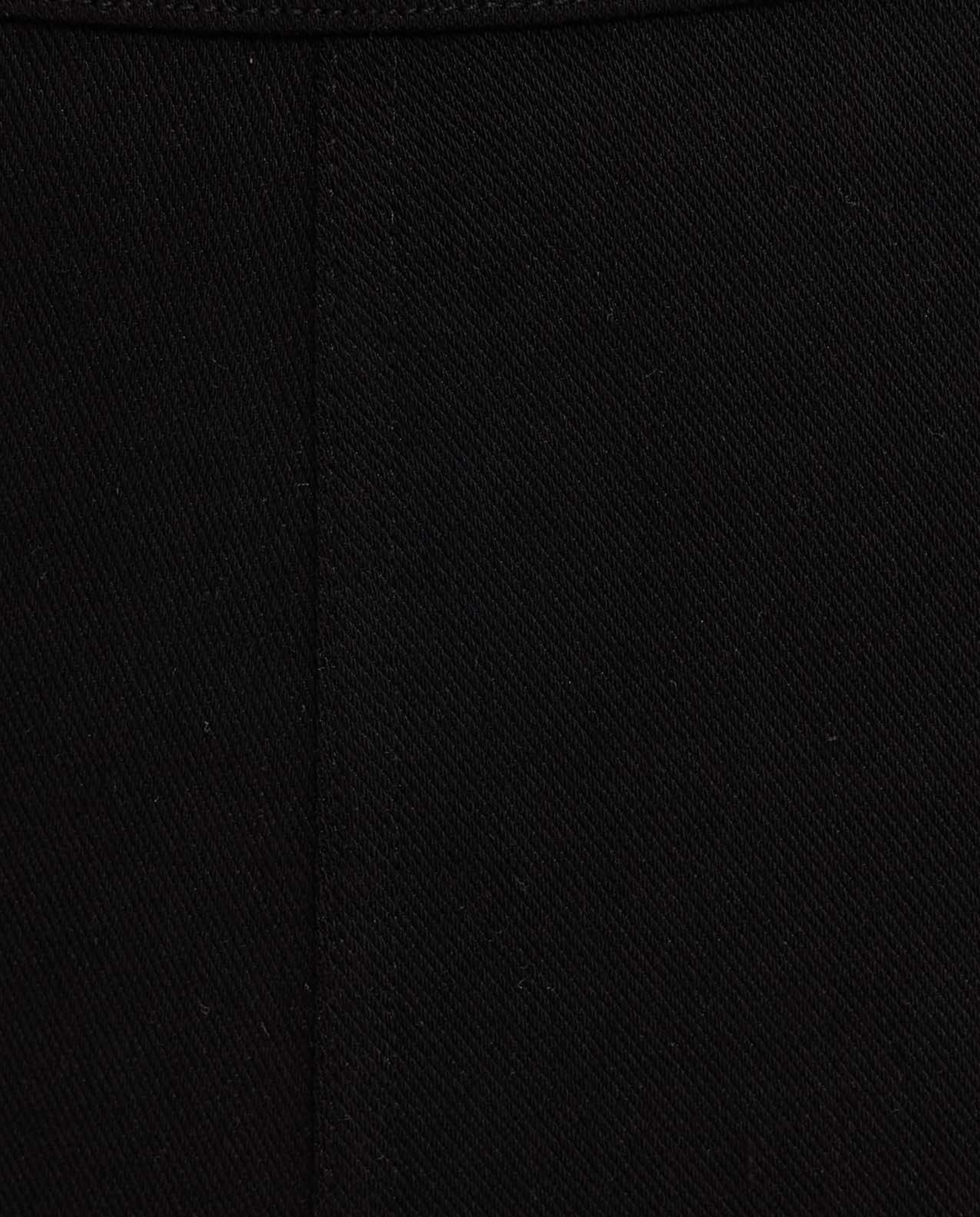 بنطال ضيق بقصة ضيقة 