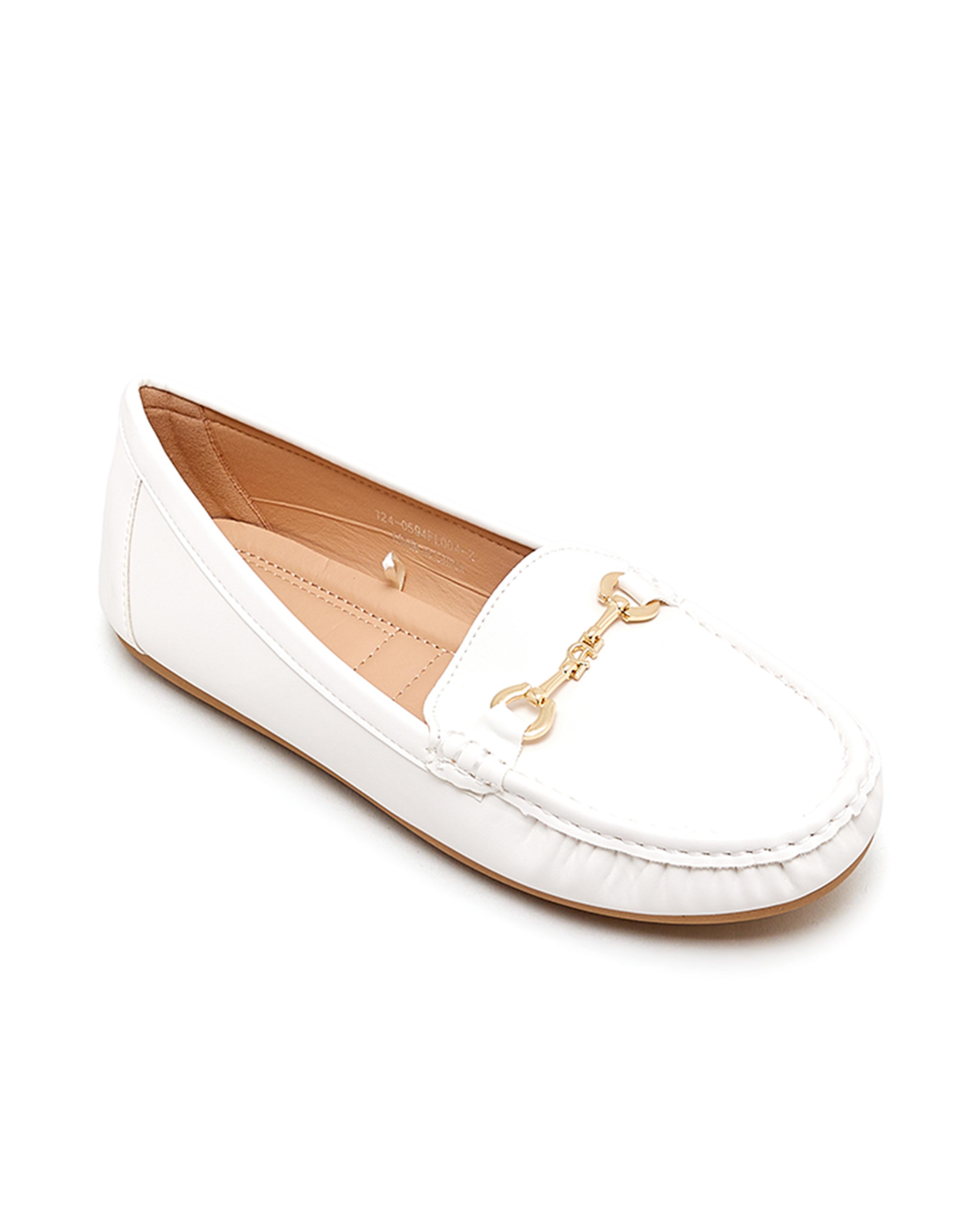 لوفر بإكسسوار معدني